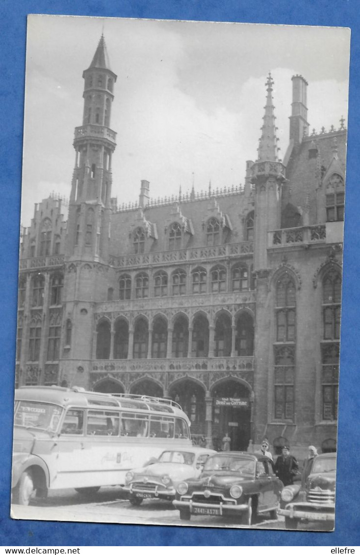 CPSM  Carte Photo  Voiture Automobile Simca Aronde Et Autres Autocar Monument à Localiser - Du 6/6 1954 9/14 Cm - PKW