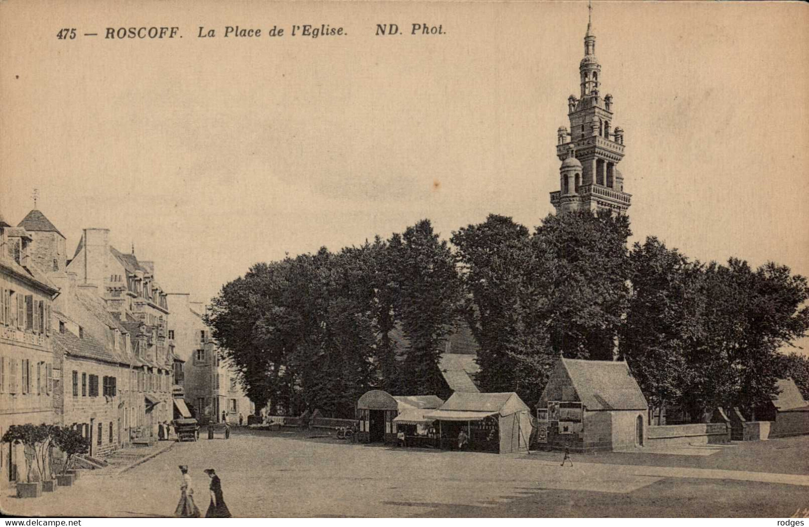 29 , Cpa ROSCOFF , 475 , La Place De L'Eglise (14842.V24) - Roscoff