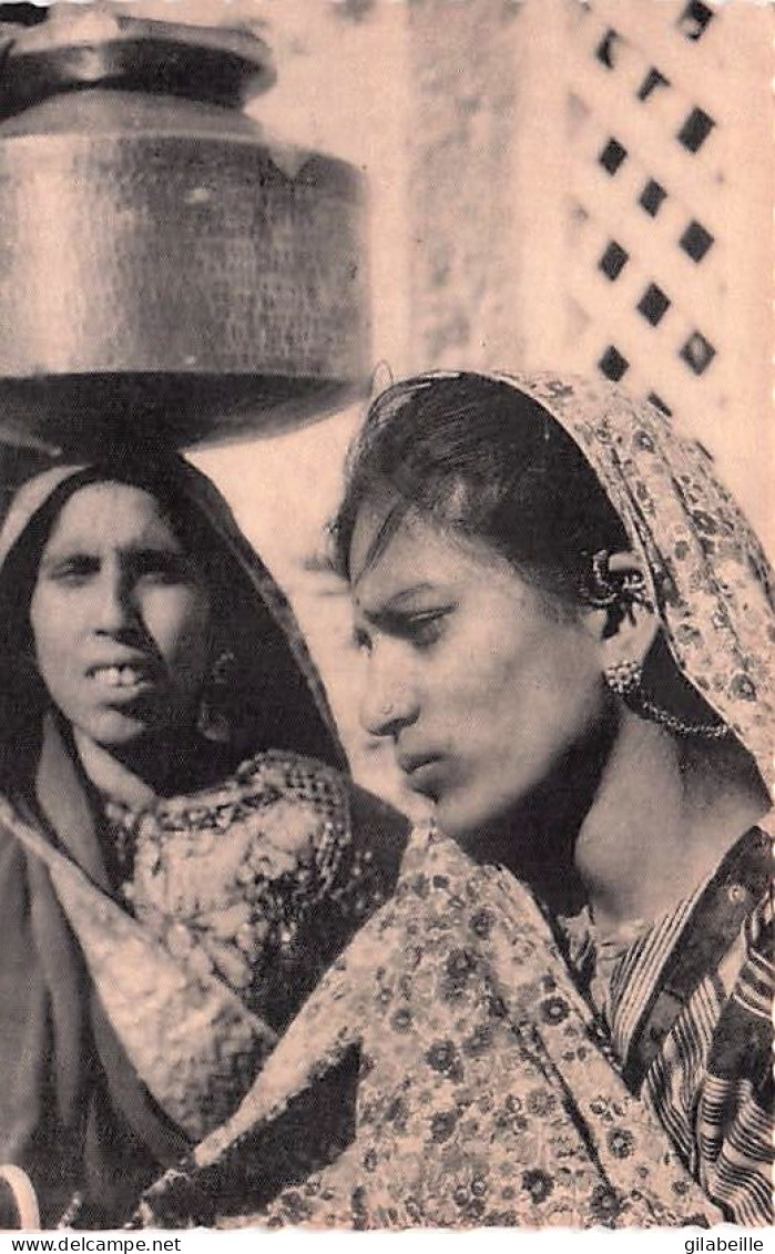 PAKISTAN - Des Femmes Coolies Avec Des Bjoux Dans Le Nez Et Les Oreilles - Pakistan