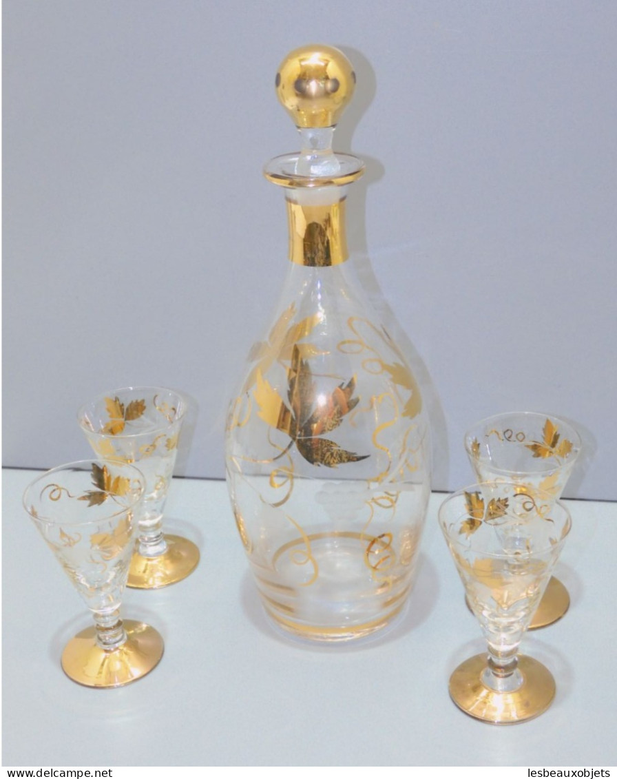 - JOLI SERVICE ANNEES 50 1 CARAFE  & son Bouchon & 4 VERRES Déco  VITRINE     E