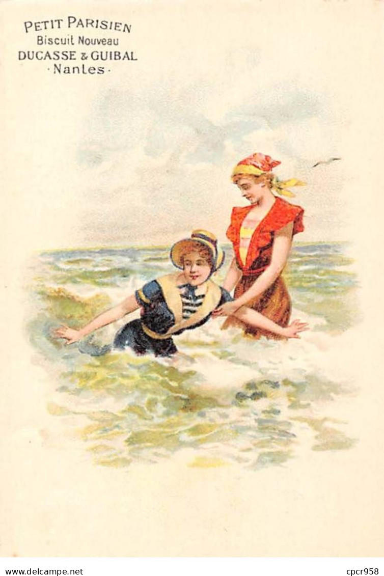 CHROMOS.AM23875.7x10 Cm Env.Petit Parisien.Biscuit Nouveau.Ducasse & Guibal.Femmes.Baignade Dans La Mer - Autres & Non Classés