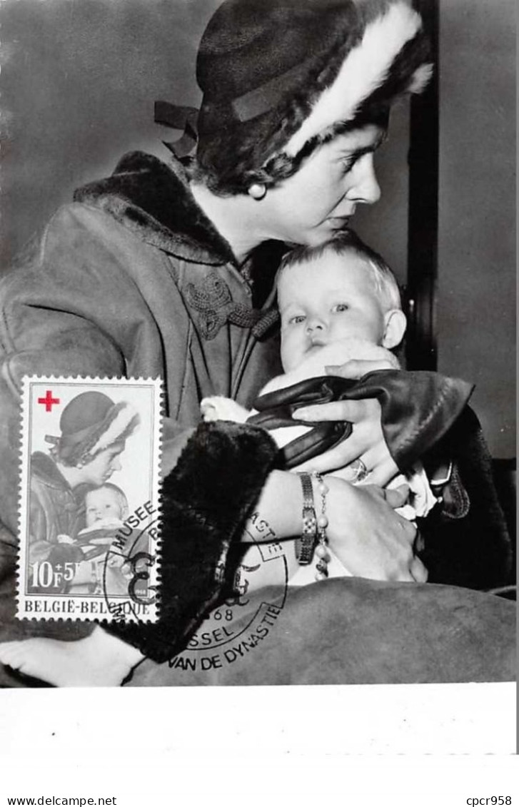 1968 .carte Maximum .belgique .102722 .la Reine Fabiola Acceuille Les Rescapes .la Croix Rouge .cachet Bruxelles . - 1961-1970