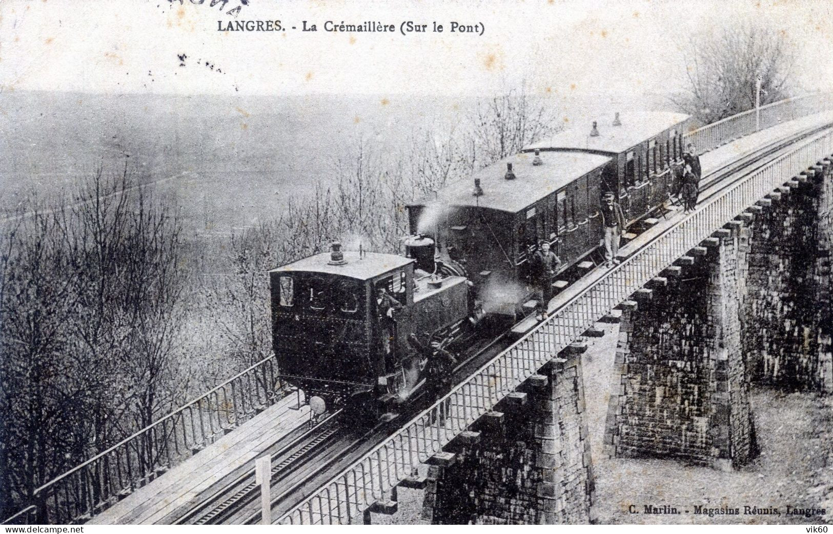 52  LANGRES  LA CREMAILLERE SUR LE PONT - Langres