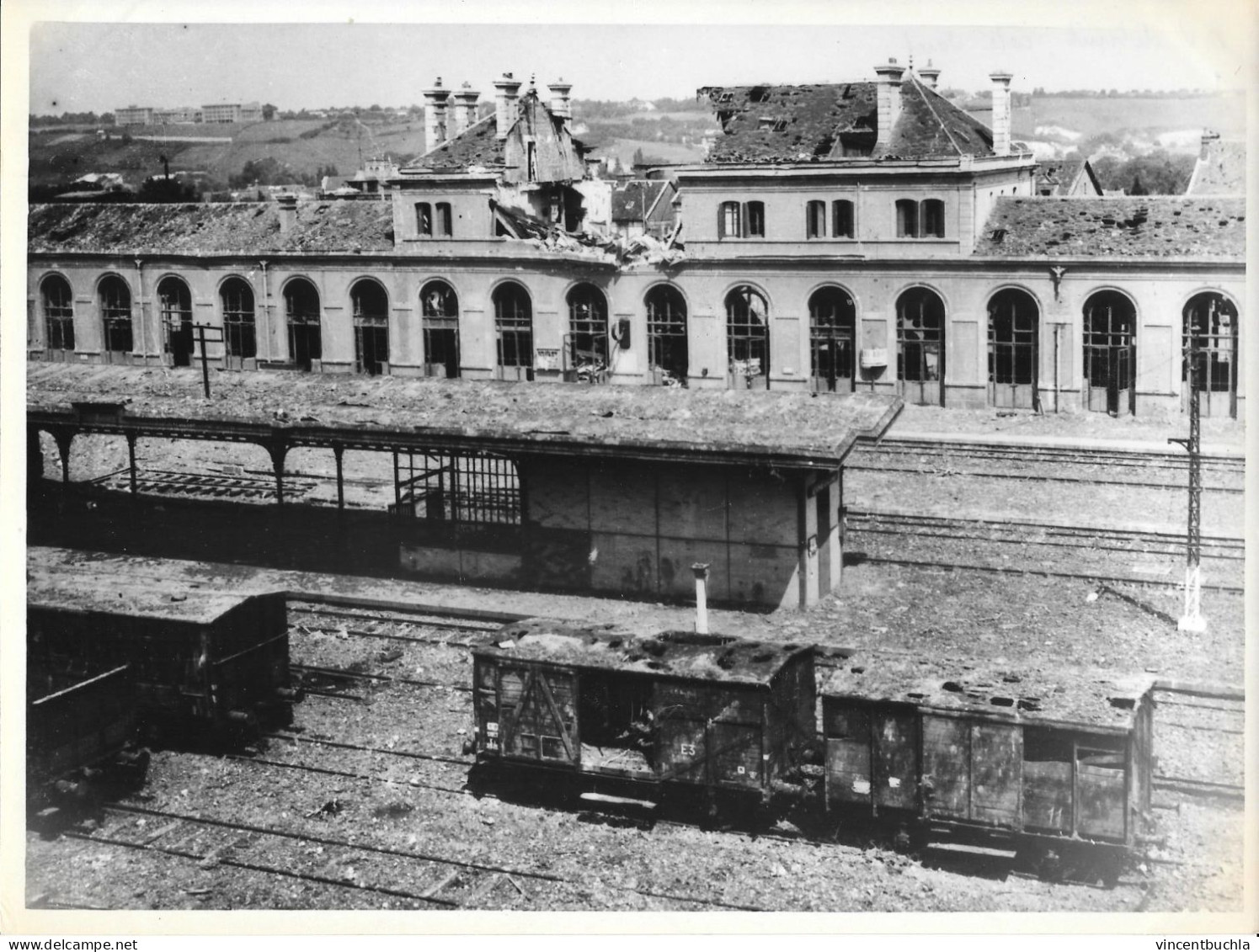 2 Photo Exploitation SNCF Gare D'Evreux Après Destruction Seconde Guerre Mondiale Puis Reconstruite B. V. Coté Voies - Treinen