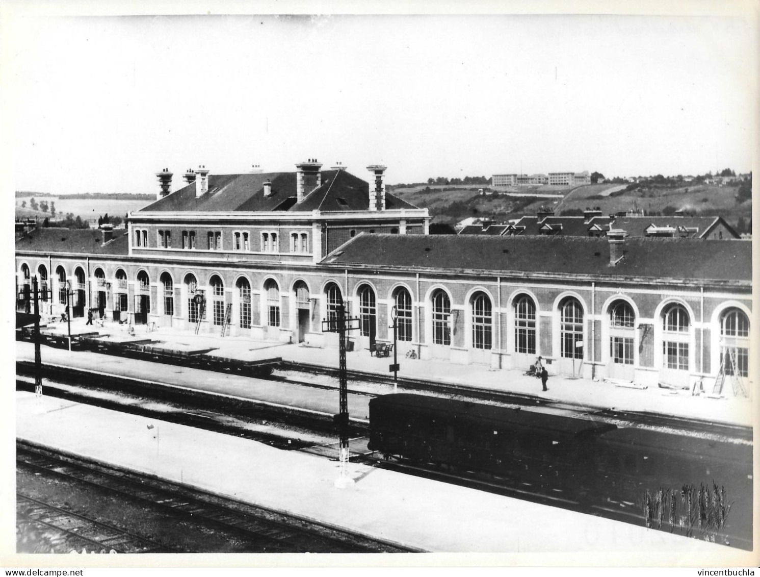 2 Photo Exploitation SNCF Gare D'Evreux Après Destruction Seconde Guerre Mondiale Puis Reconstruite B. V. Coté Voies - Treni