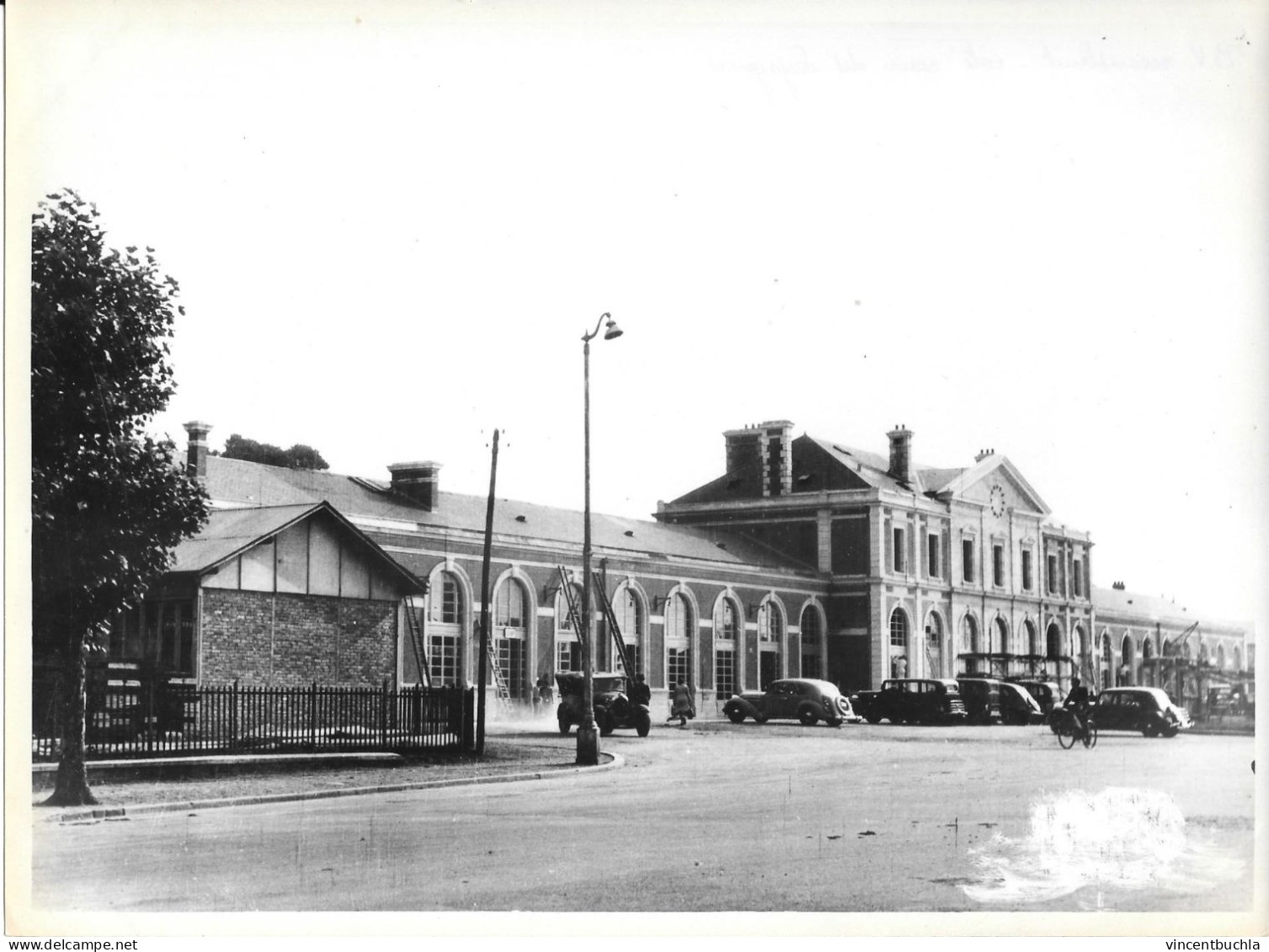 2 Photos SNCF Gare D'Evreux Destruction Seconde Guerre Mondiale Ww2 Puis Reconstruite B. V. Cour Voyageurs 24x18cm - Trains