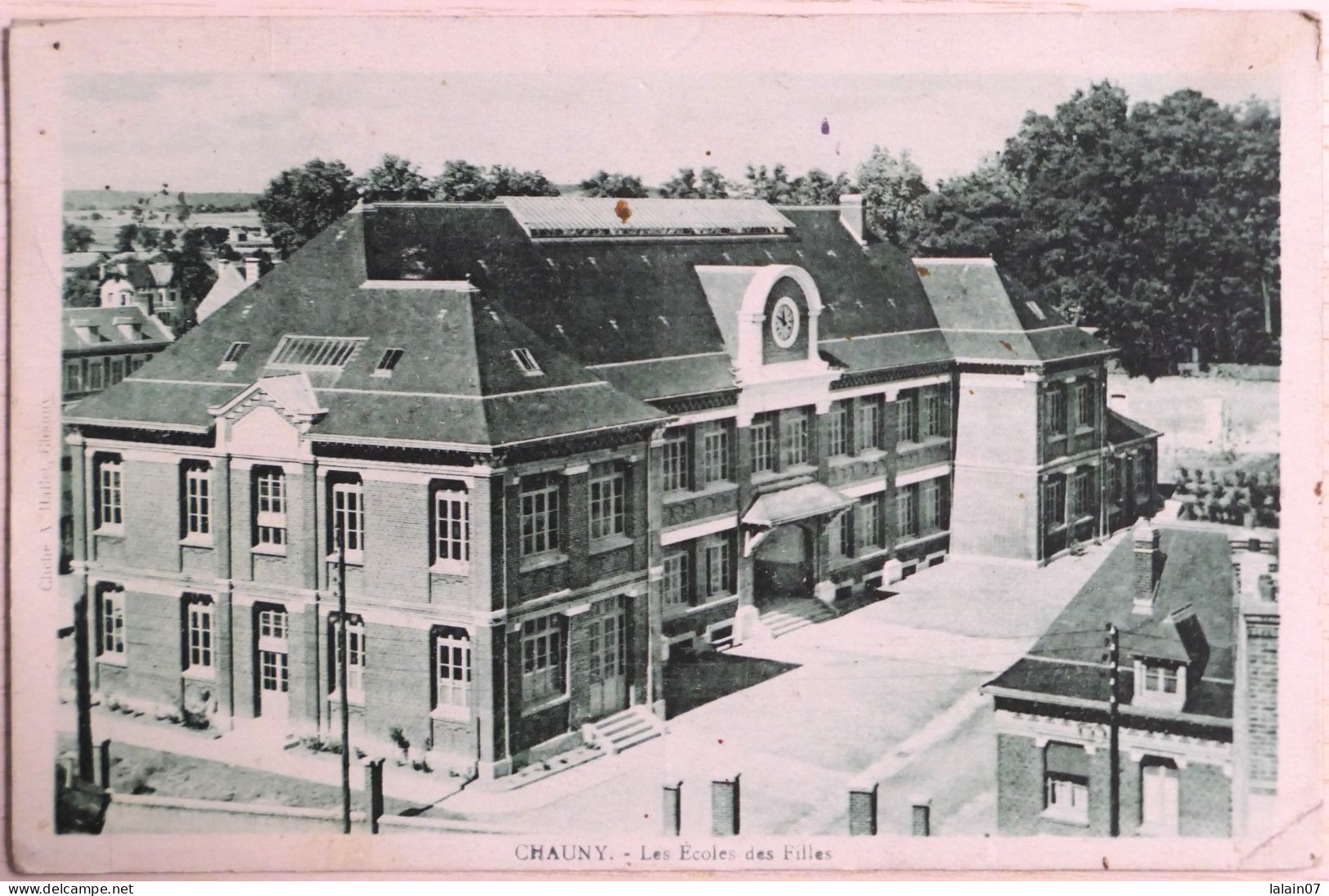 C. P. A. : 02 : CHAUNY : Les Ecoles Des Filles, Vue Aérienne, Timbre En 1933 - Chauny