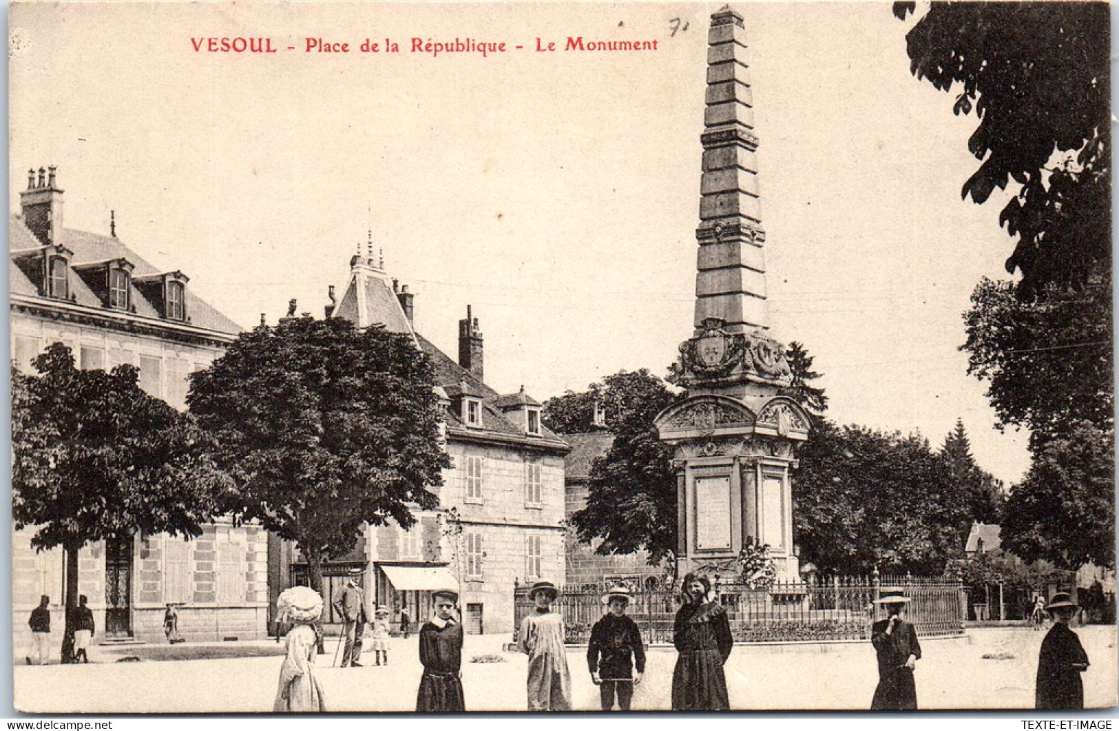 70 VESOUL - Place De La Republique, Le Monument. - Vesoul