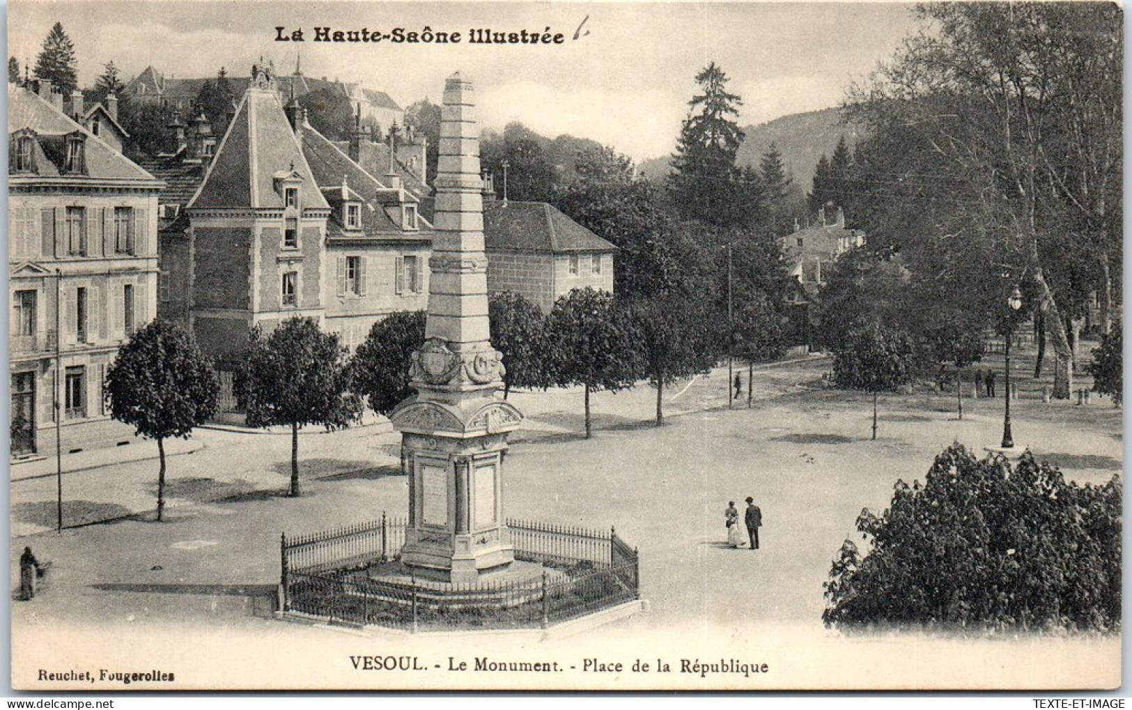 70 VESOUL - Le Monument Sur La Place De La Republique. - Vesoul