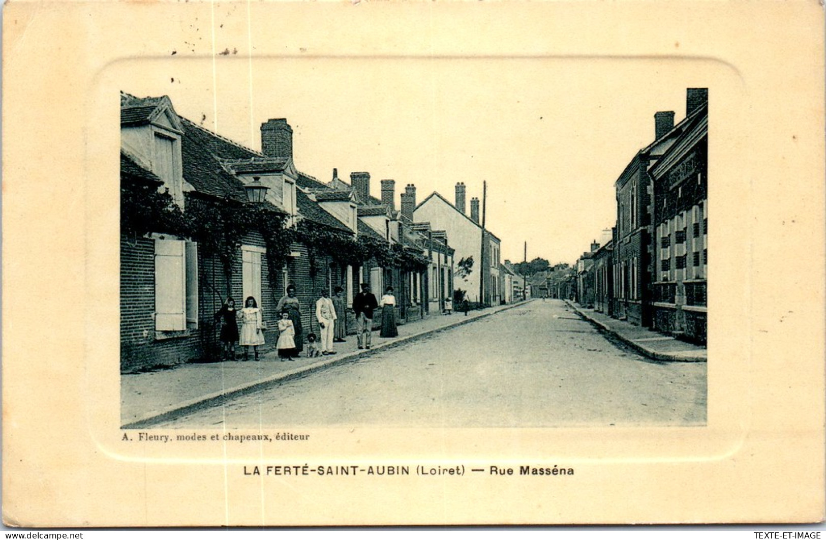 45 LA FERTE SAINT AUBIN - La Rue Massena. - La Ferte Saint Aubin