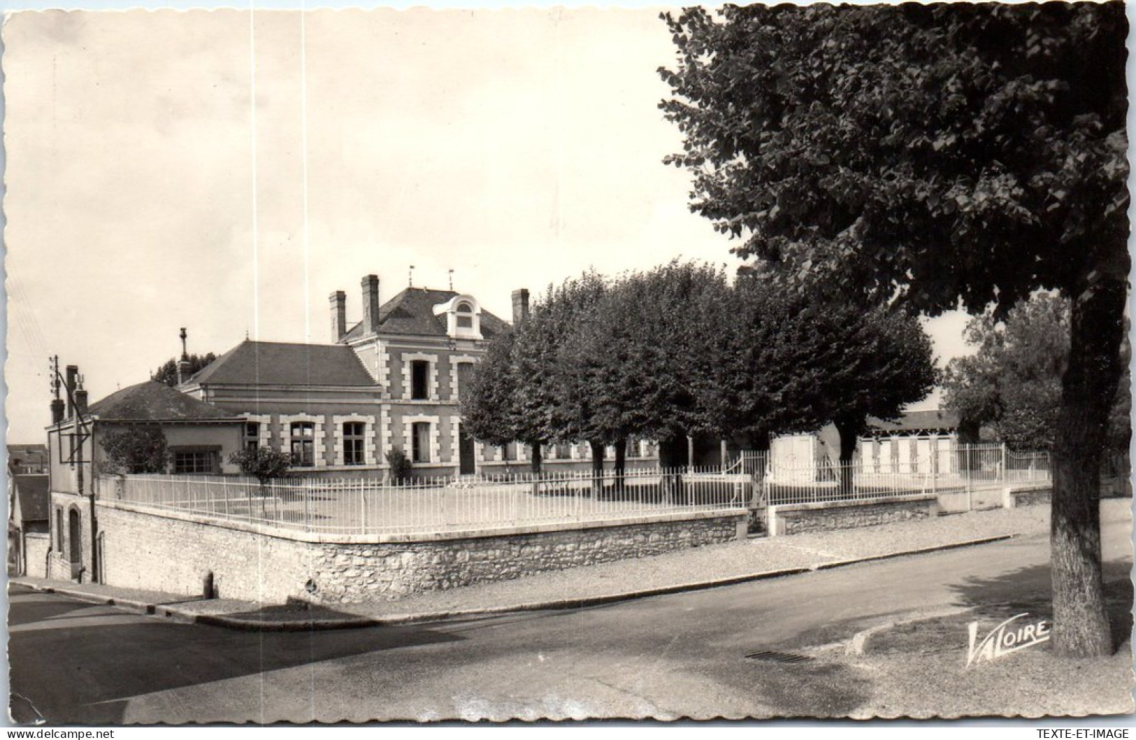 41 SELOMMES - L'ecole. - Selommes