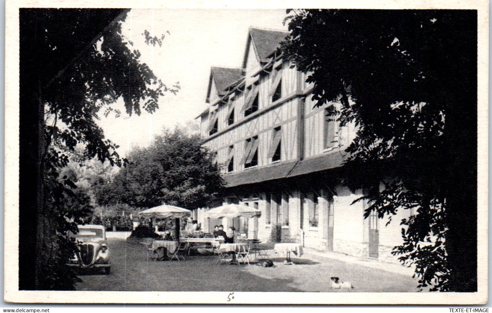 28 CLOYES -- Hotel Saint Jacques, La Cour Interieure -  - Cloyes-sur-le-Loir