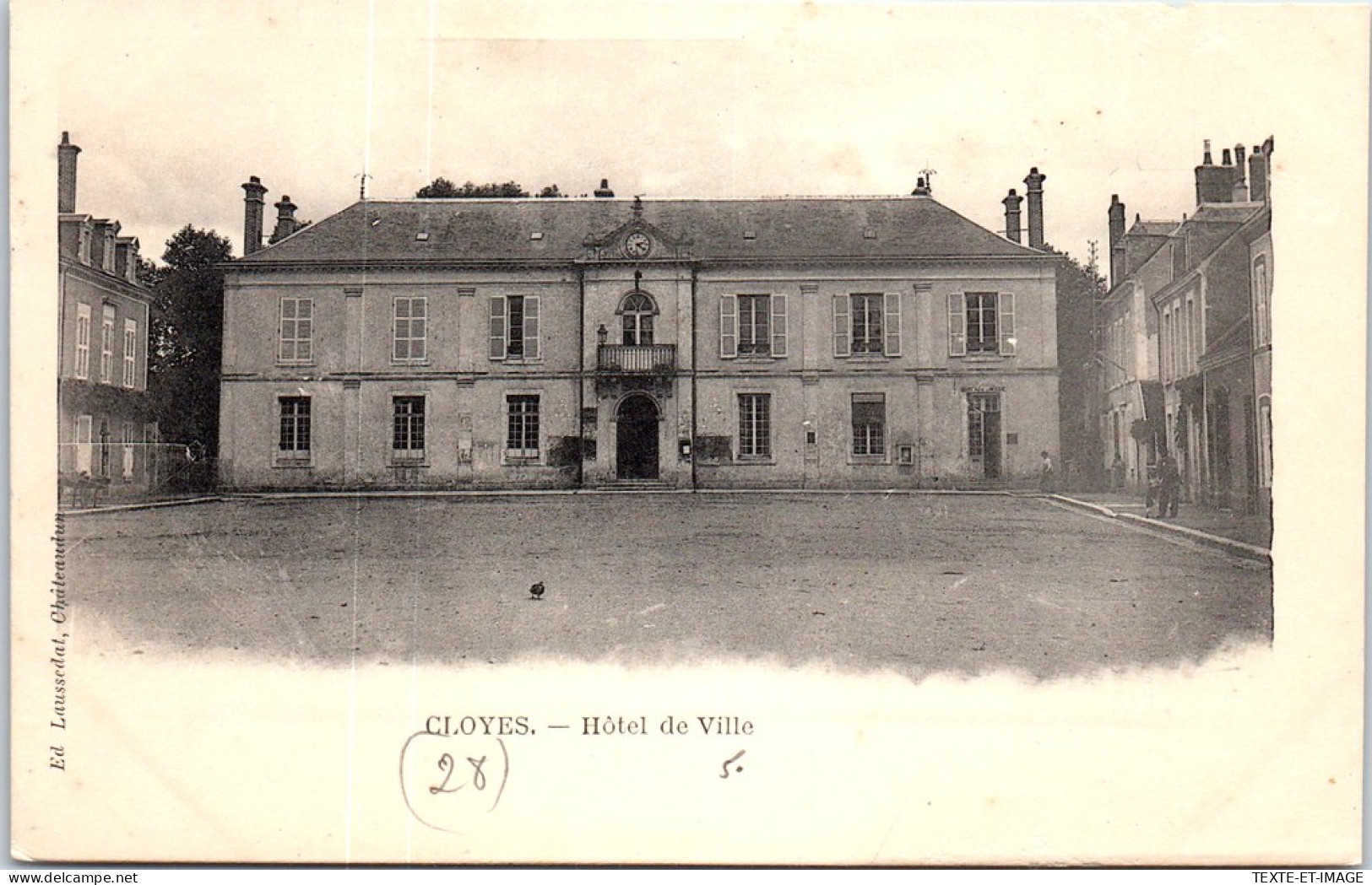 28 CLOYES -- Hotel De Ville. - Cloyes-sur-le-Loir
