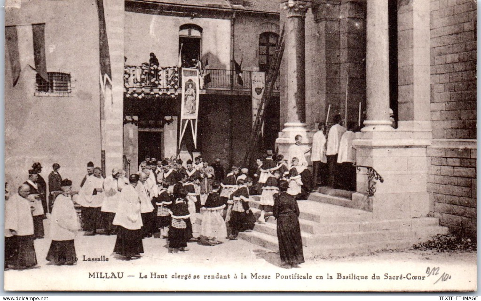 12 MILLAU - Le Clerge A La Basilique Du Sacre Cœur  - Millau