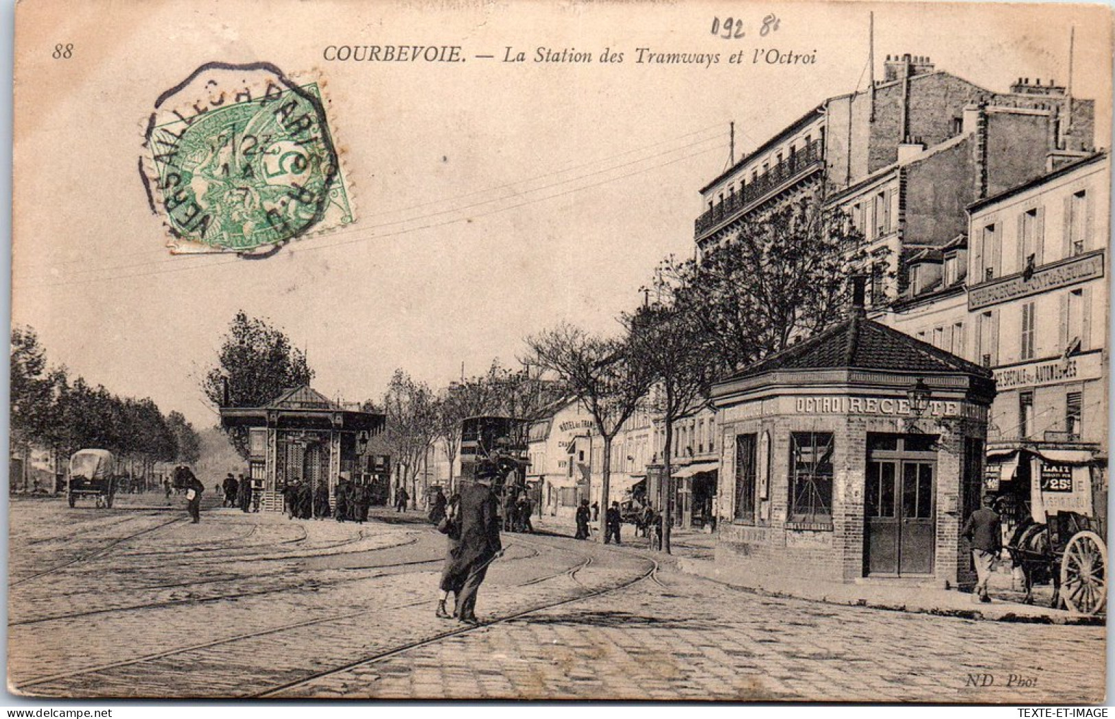 92 COURBEVOIE - La Station Des Tramways Et L'octroi. - Courbevoie