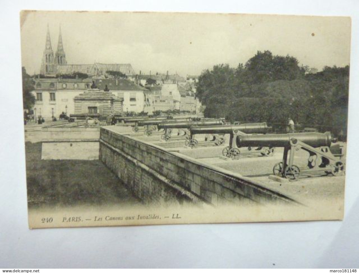 PARIS -Les Canons Aux Invalides - Materiaal