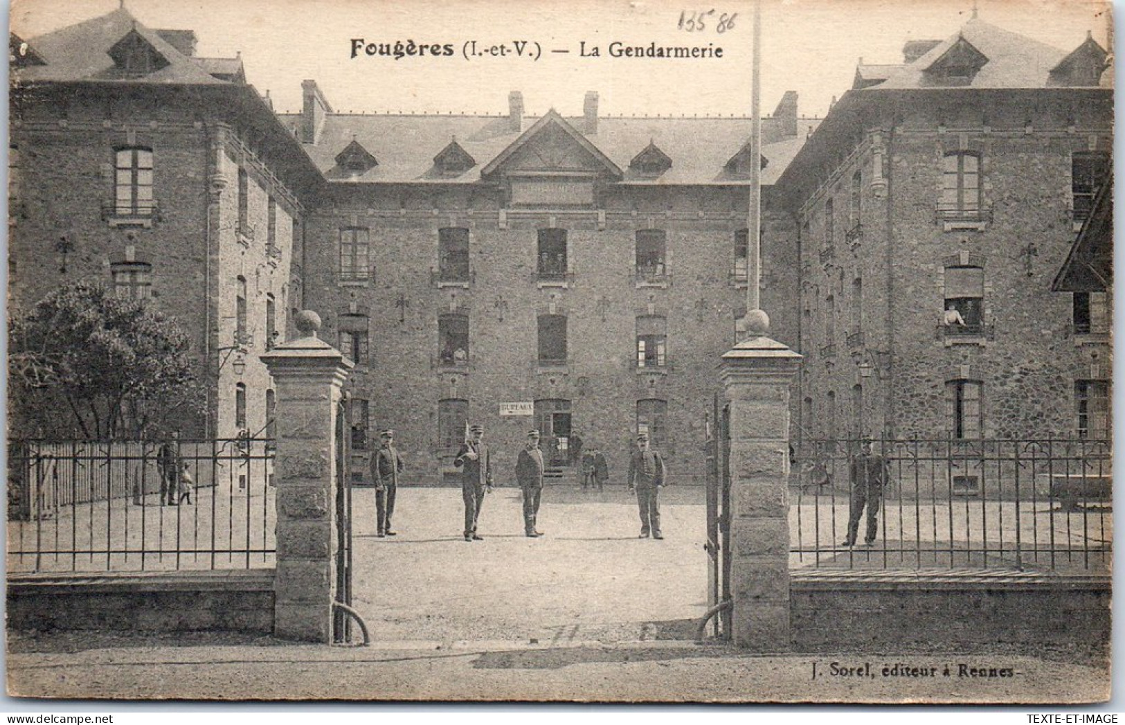 35 FOUGERES - La Caserne De Gendarmerie  - Fougeres