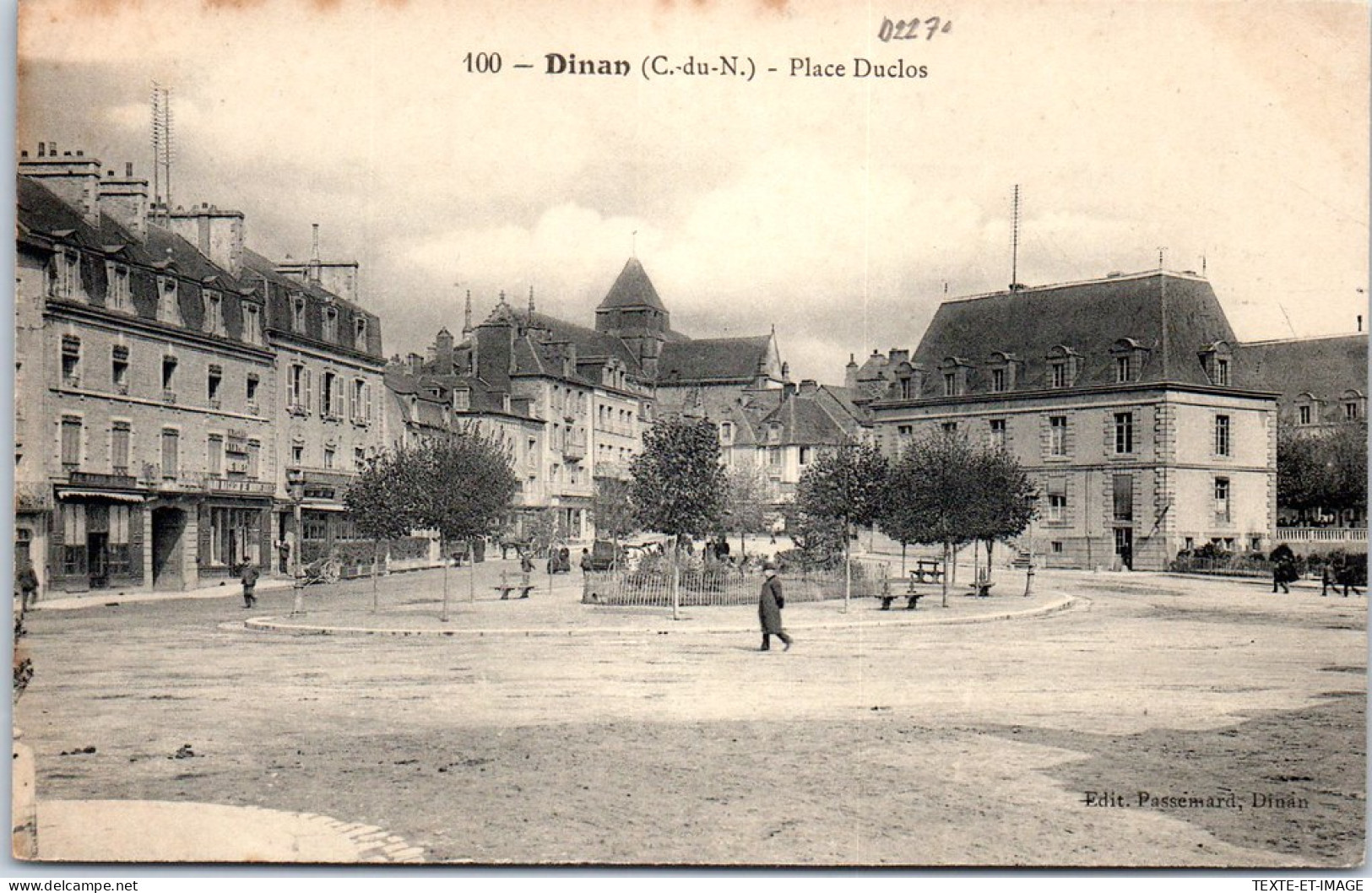 22 DINAN - Place Duclos. - Dinan