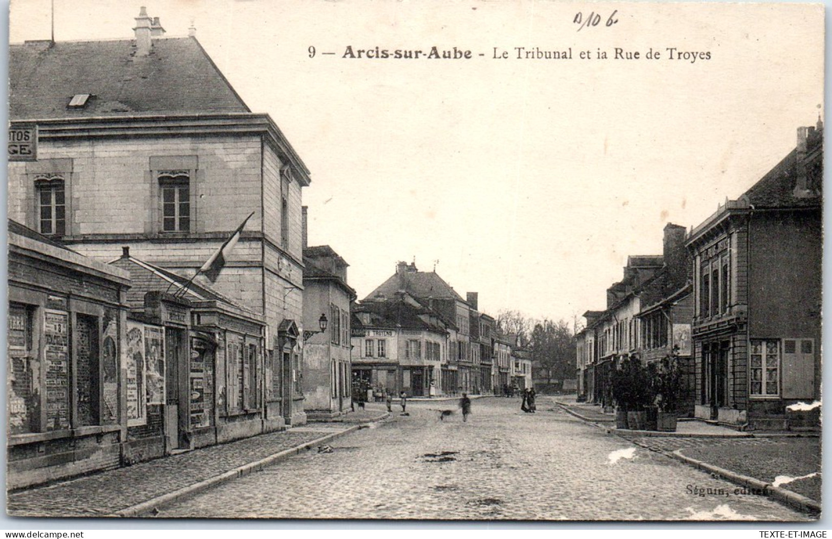 10 ARCIS SUR AUBE - Le Tribunal Et La Rue De Troyes. - Arcis Sur Aube