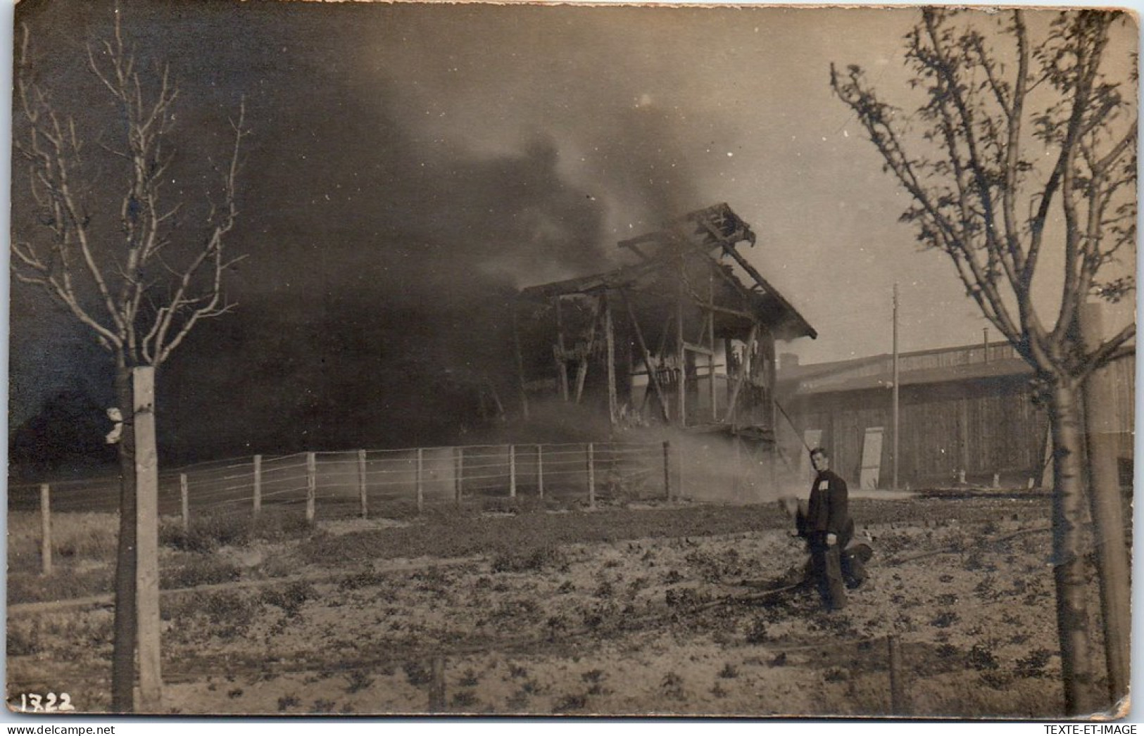 MILITARIA - 1914-1918 - CARTE PHOTO - Camp Prisonniers Incendie. - War 1914-18