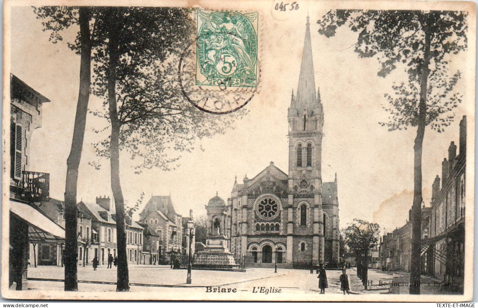 45 BRIARE - L'eglise Et La Place. - Briare