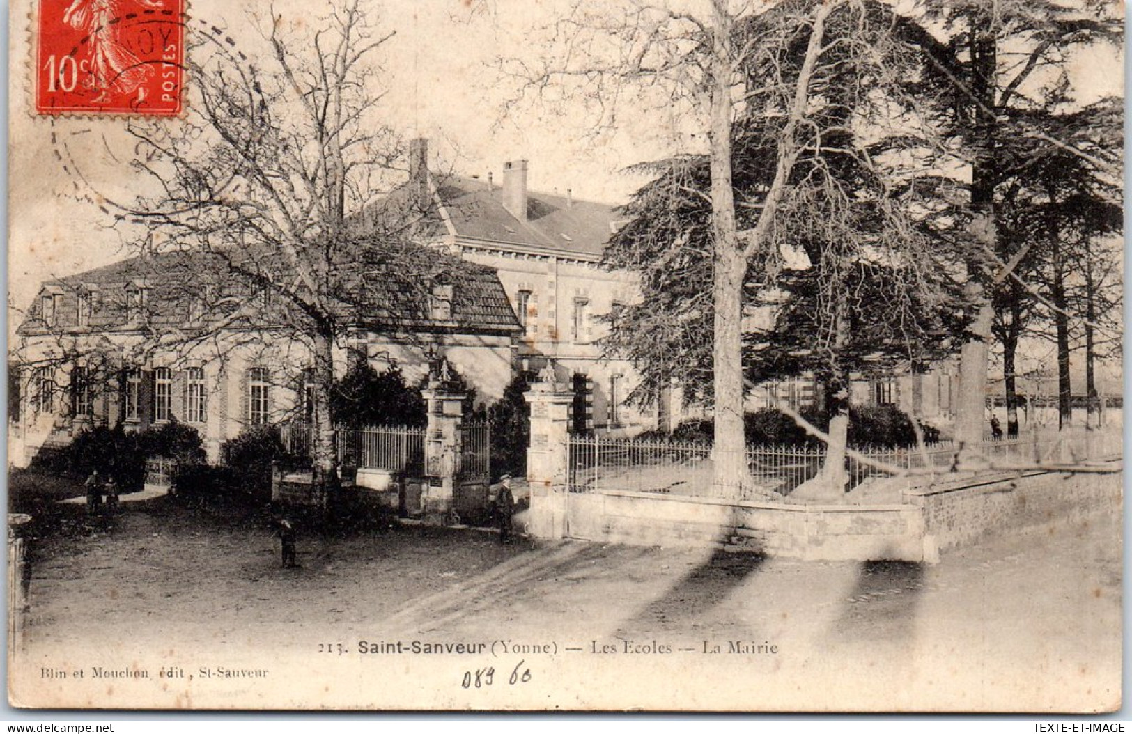 89 SAINT SAUVEUR - Les Ecoles, La Mairie. - Saint Sauveur En Puisaye