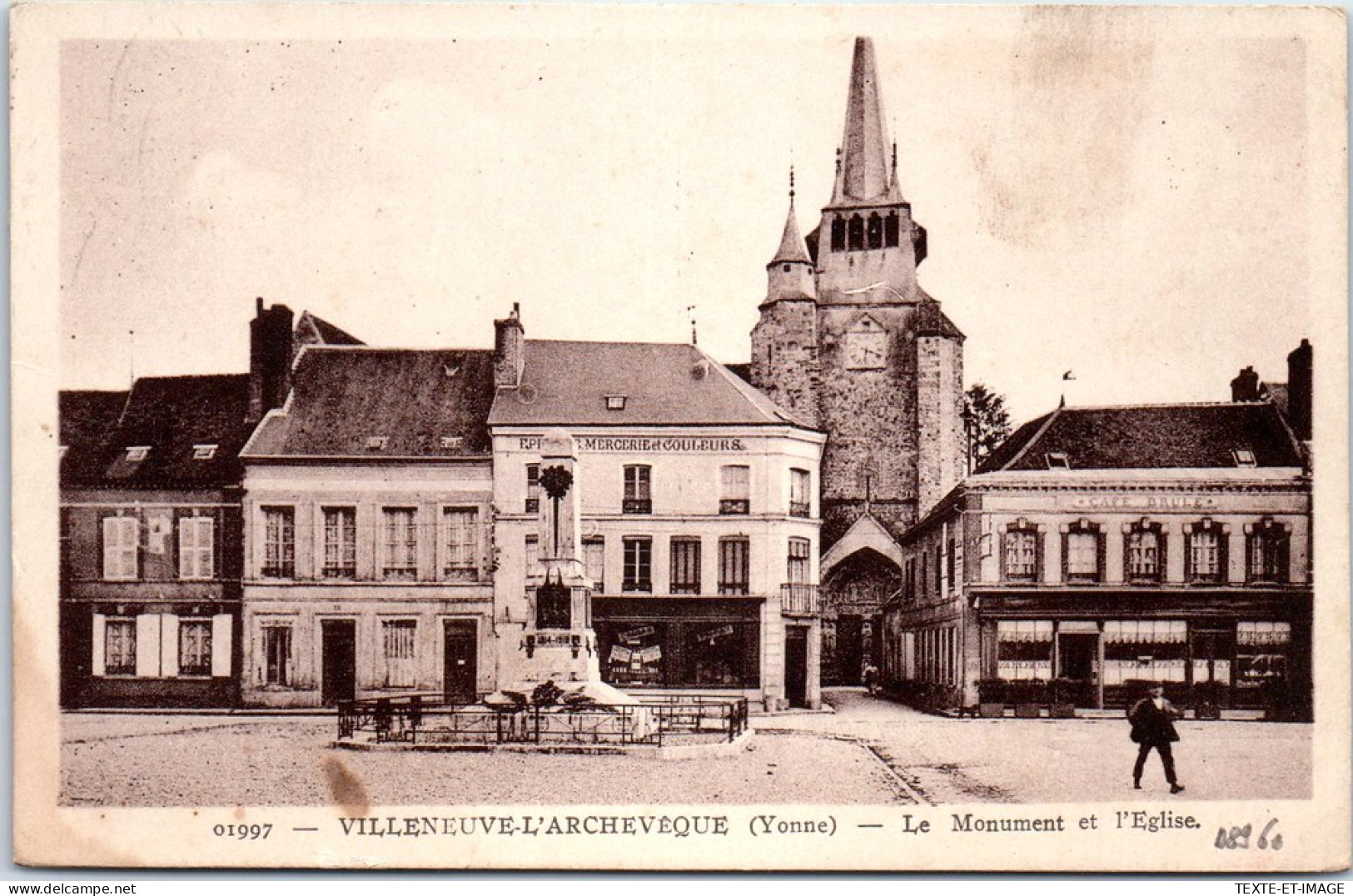 89 VILLENEUVE L'ARCHEVEQUE - Le Monument Et L'eglise - Villeneuve-l'Archevêque