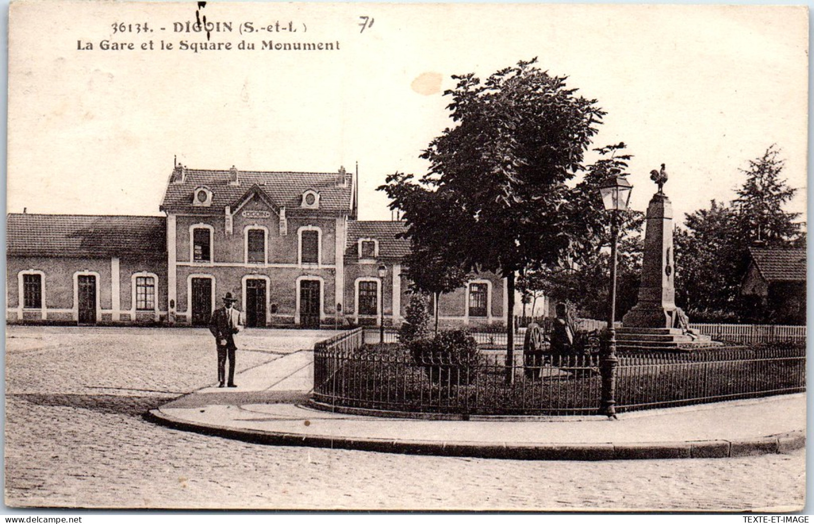 71 DIGOIN - La Gare Et Square Du Monument  - Digoin