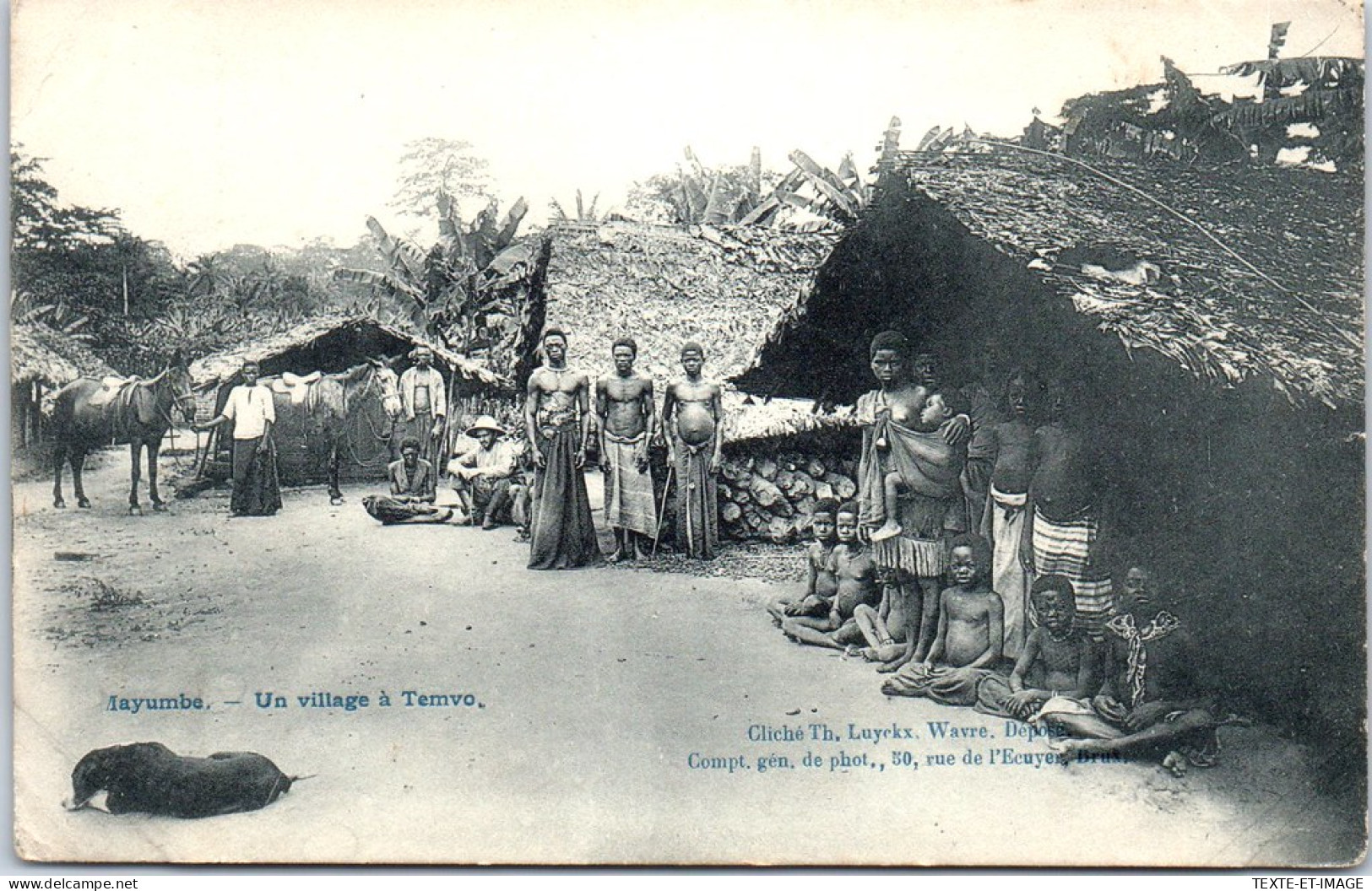 CONGO - MAYUMBE - Un Village A Temvo. - French Congo