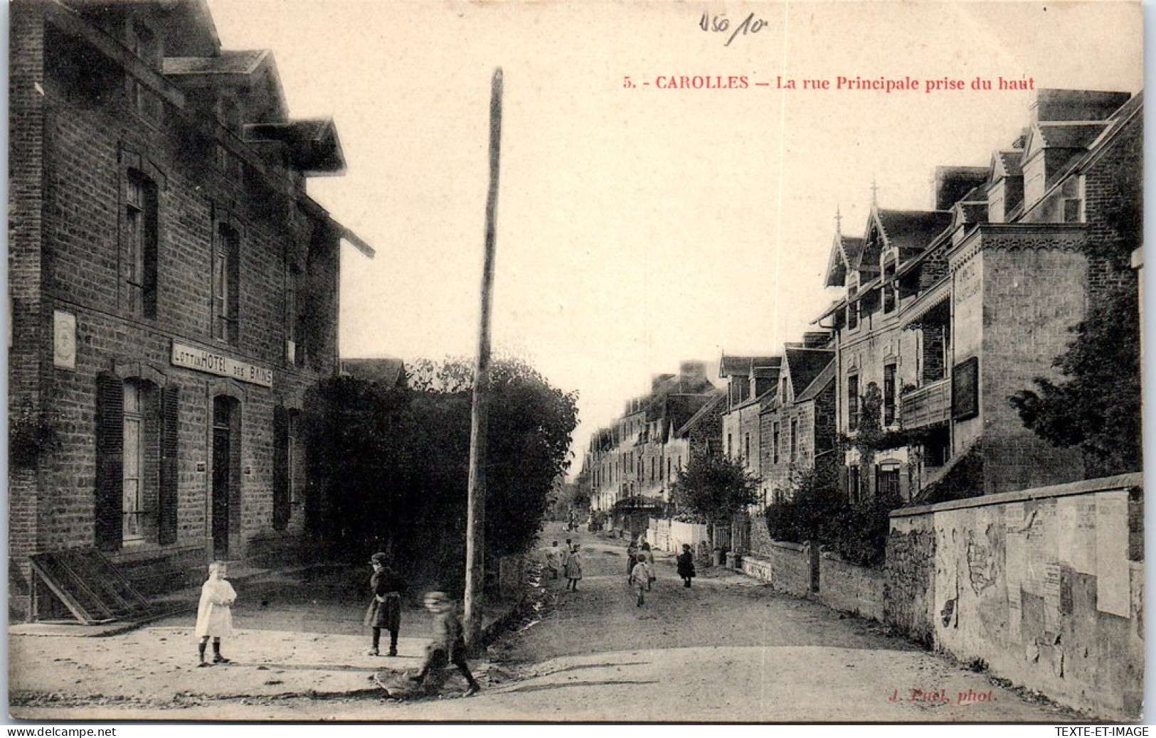 50 CAROLLES - La Rue Principale Prise Du Haut  - Other & Unclassified
