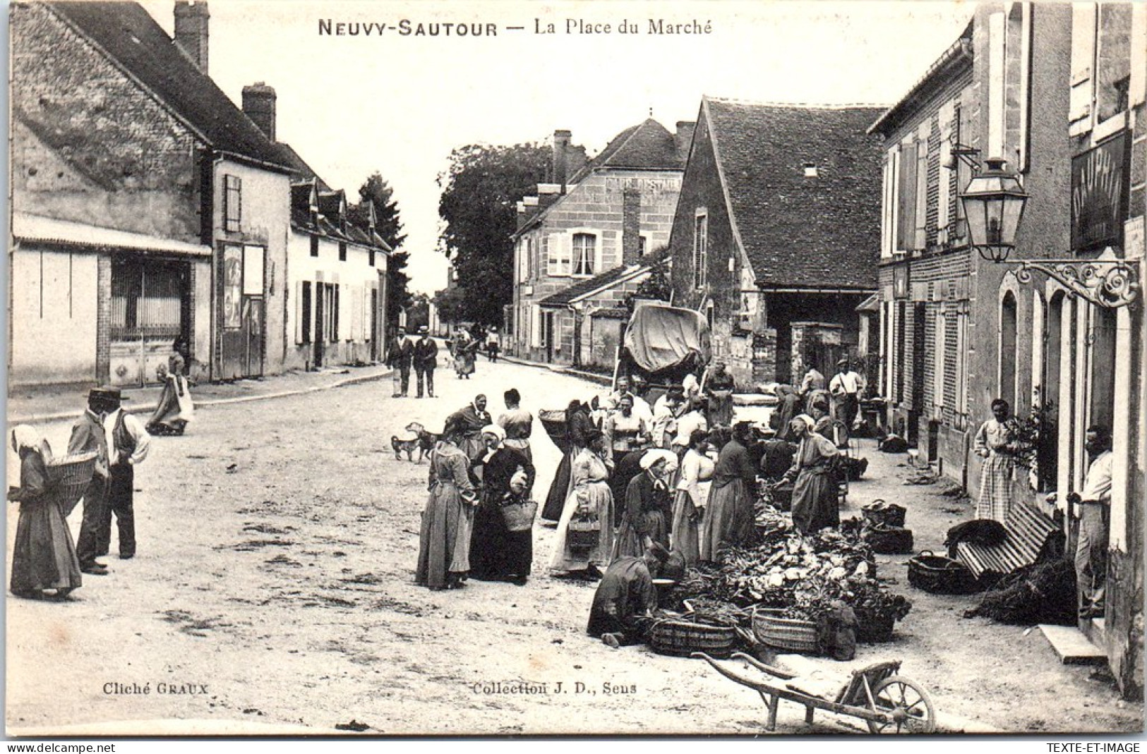 89 NEUVY SAUTOUR - La Place Du Marche  - Neuvy Sautour