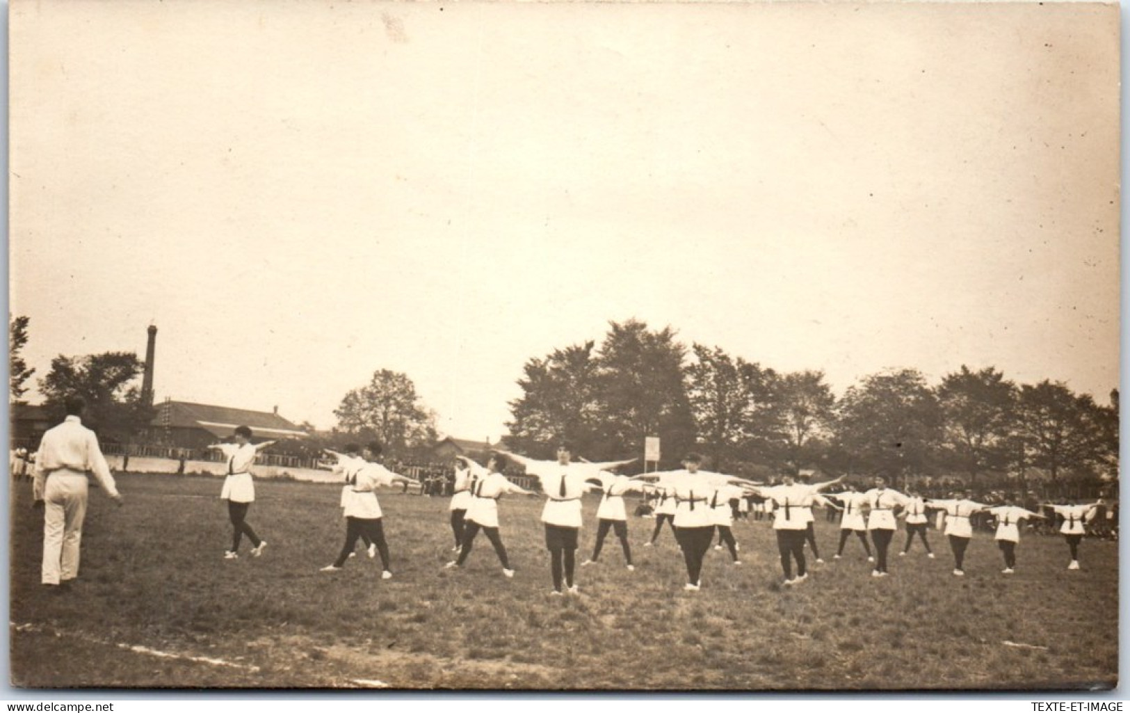 GRANDE BRETAGNE - CARTE PHOTO - Equipe De Gymnastes Non Situee - Andere & Zonder Classificatie