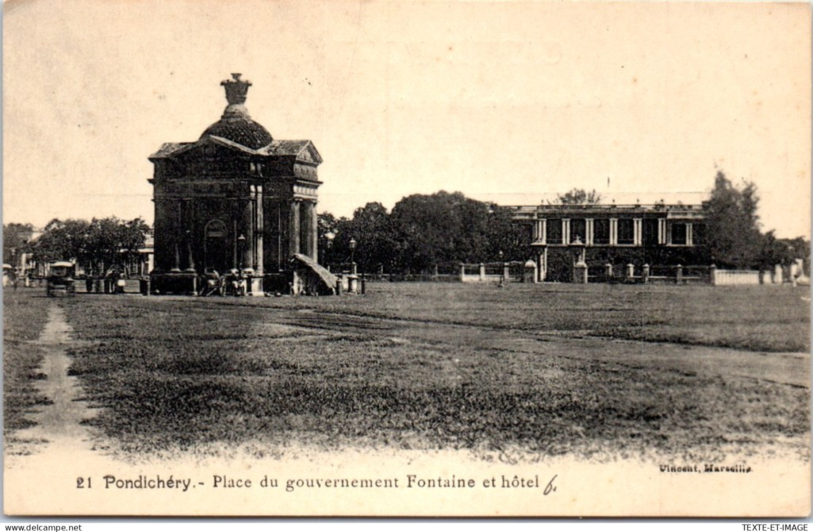 INDE - PONDICHERY - Place Du Gouvernement Fontaine & Hotel  - Indien