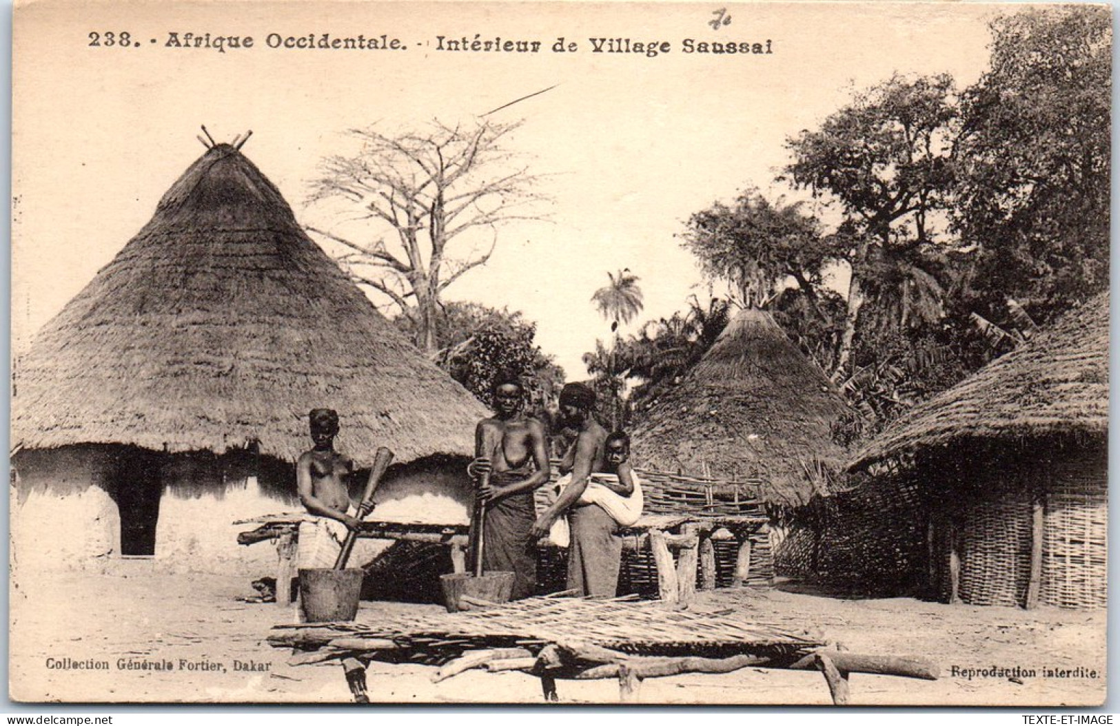 SENEGAL - Interieur De Village Saussai  - Senegal