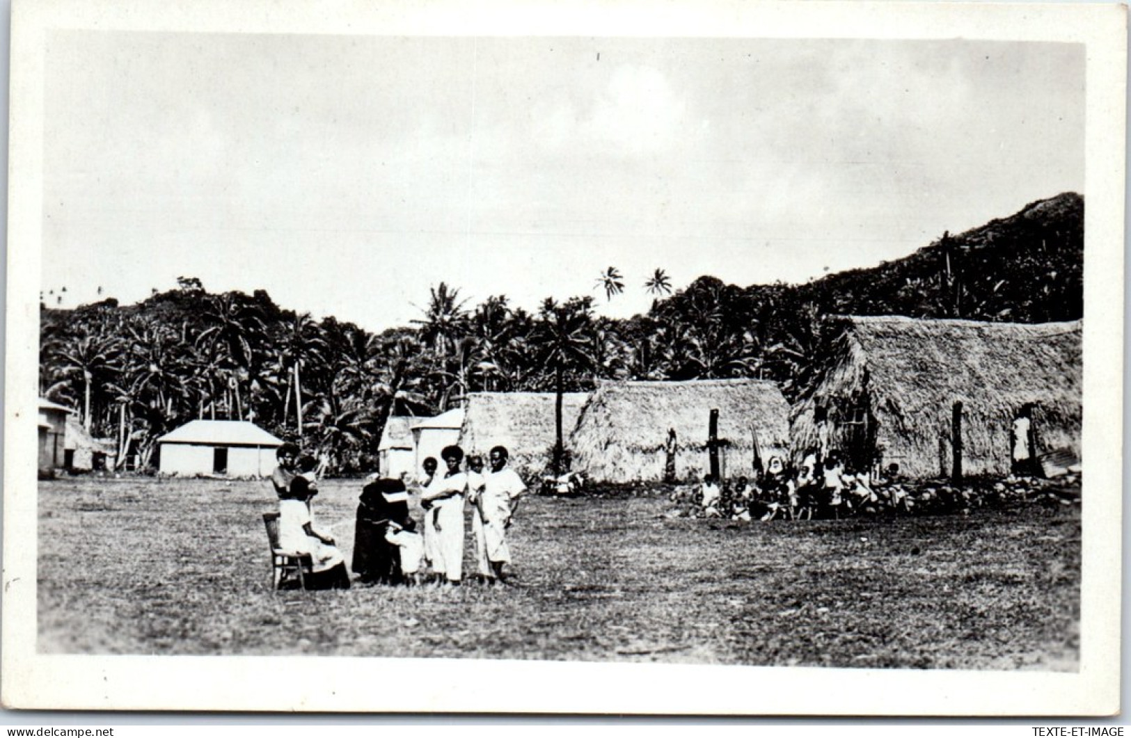 FIDJI - Visite Hygienique Dans Un Village  - Fidji