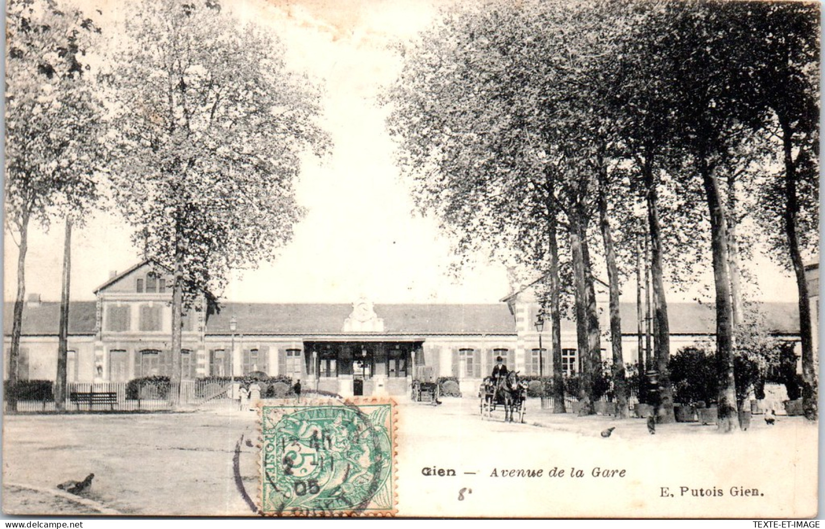 45 GIEN - Avenue De La Gare Et Facade De La Gare. - Gien