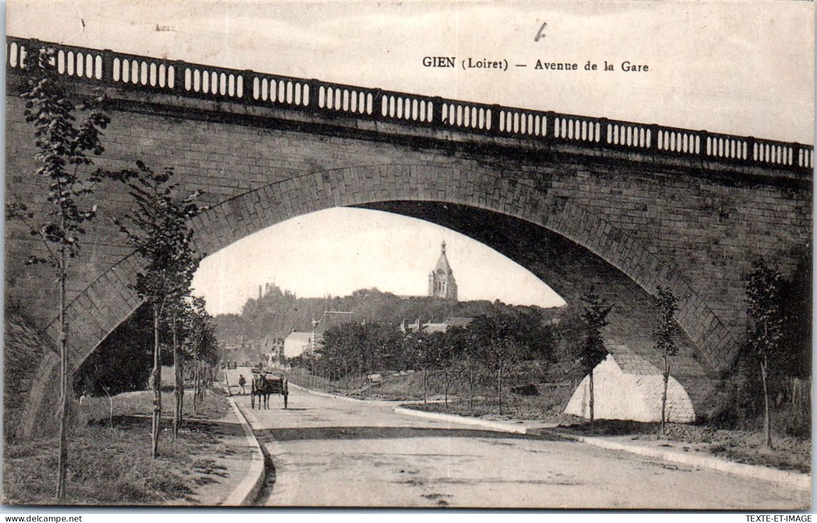 45 GIEN - Avenue De La Gare, Pont Du Chemin De Fer. - Gien