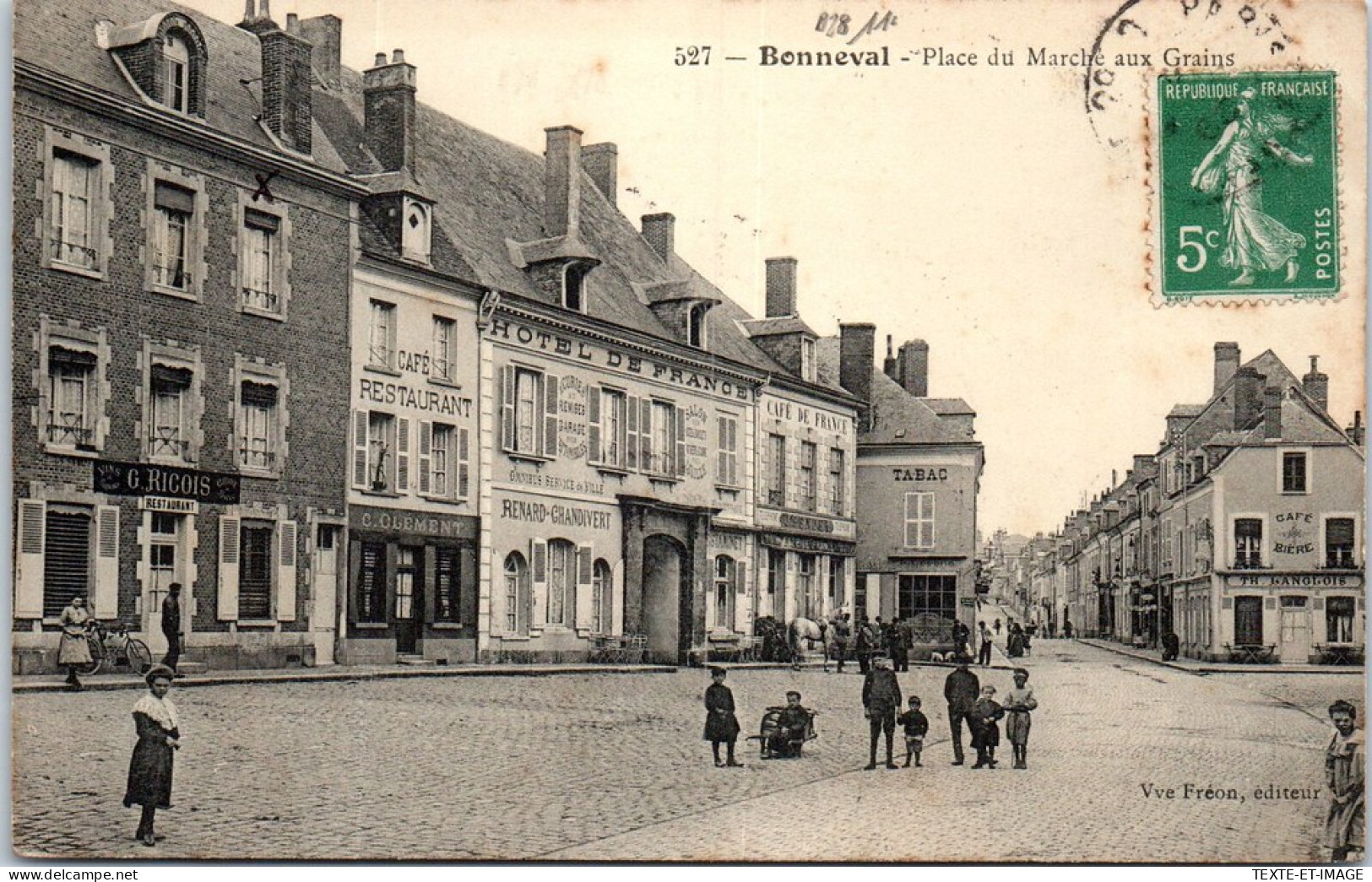 28 BONNEVAL - La Place Du Marche Aux Grains. - Bonneval