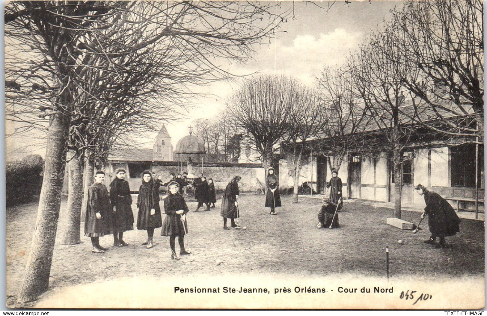 45 ORLEANS - Pensionnat Sainte Jeanne, Cour Du Nord. - Orleans