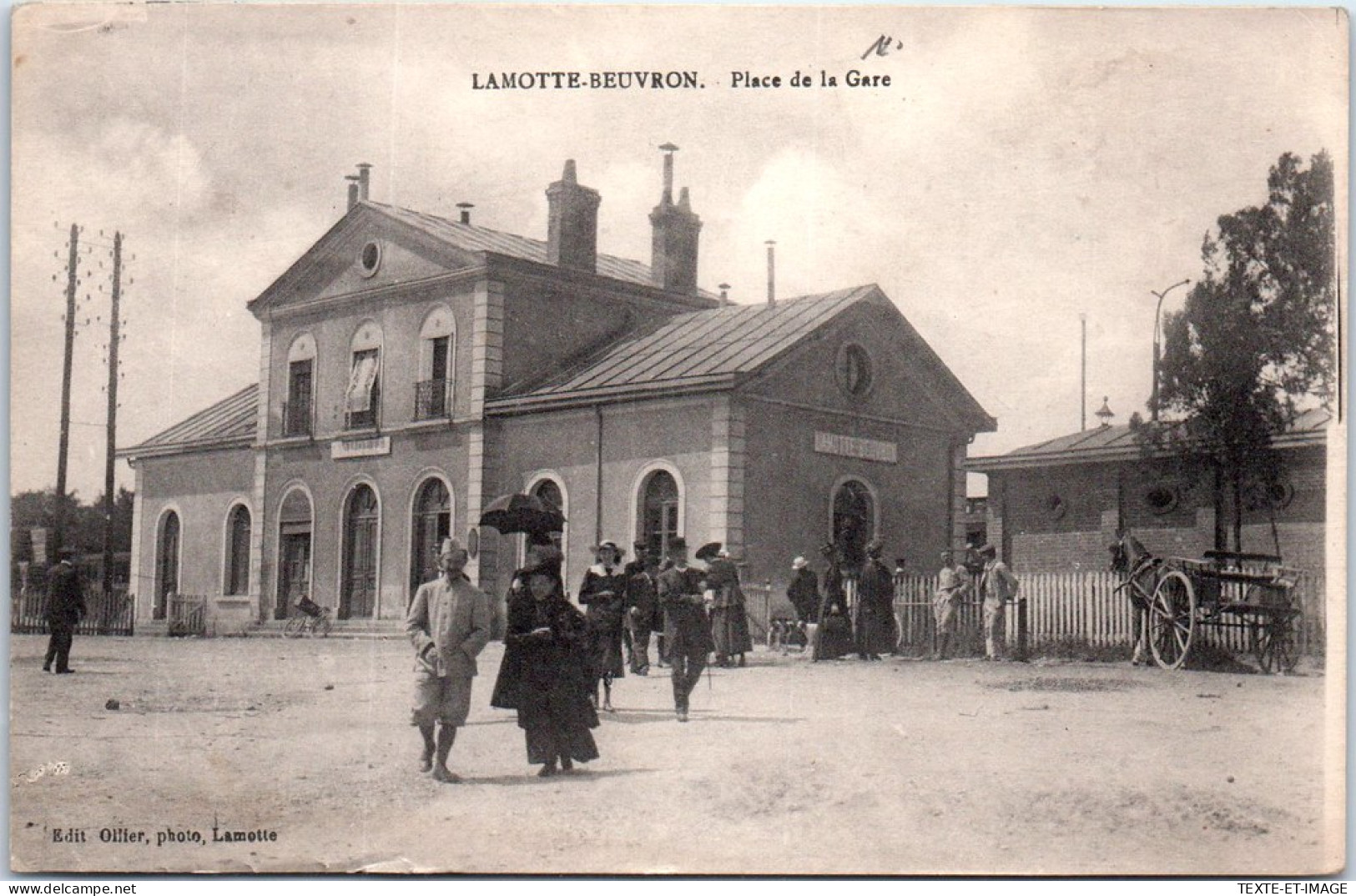 41 LAMOTTE BEUVRON - Vue De La Place De La Gare. - Lamotte Beuvron