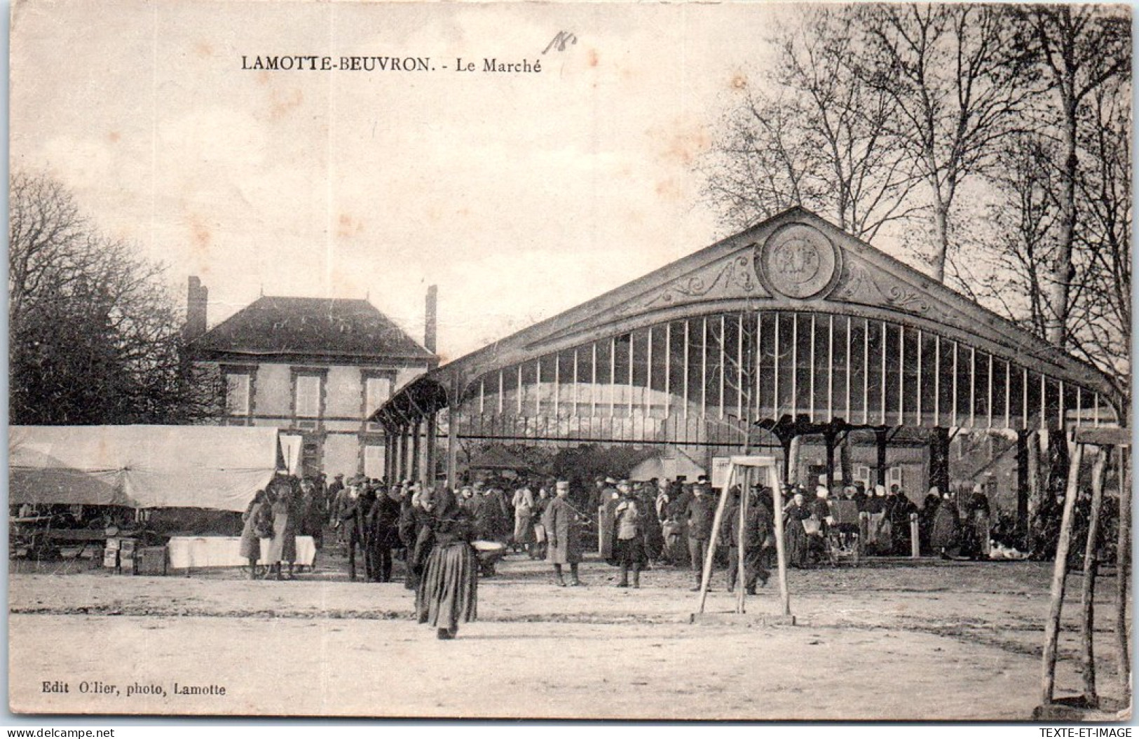41 LAMOTTE BEUVRON - Le Marche Et La Halle Couverte. - Lamotte Beuvron