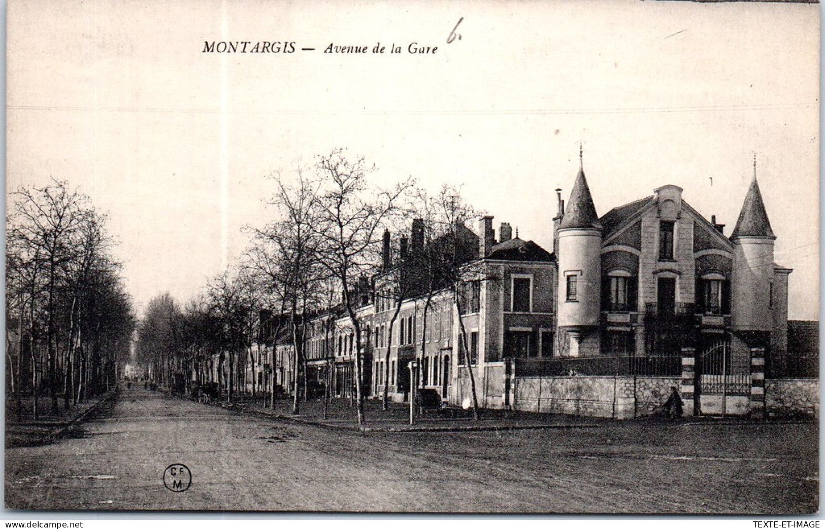 45 MONTARGIS - Une Vue Sur L'avenue De La Gare -  - Montargis