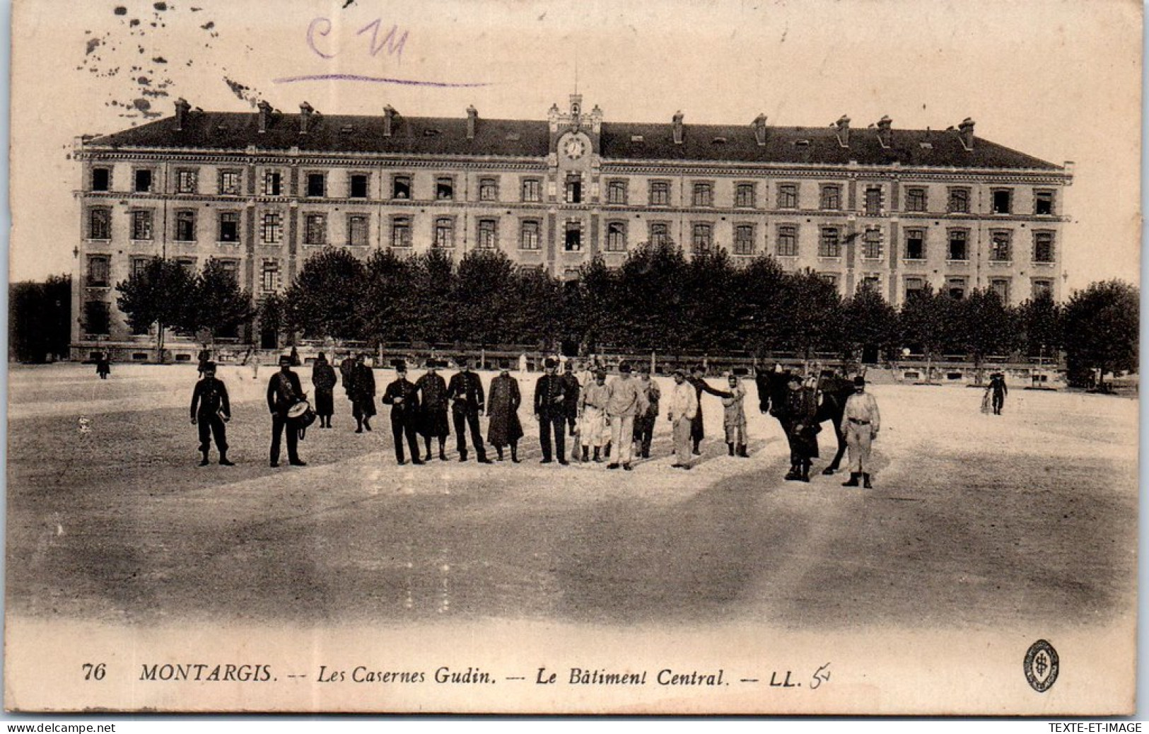 45 MONTARGIS - Les Casernes Gudin - Le Batiment Central. - Montargis