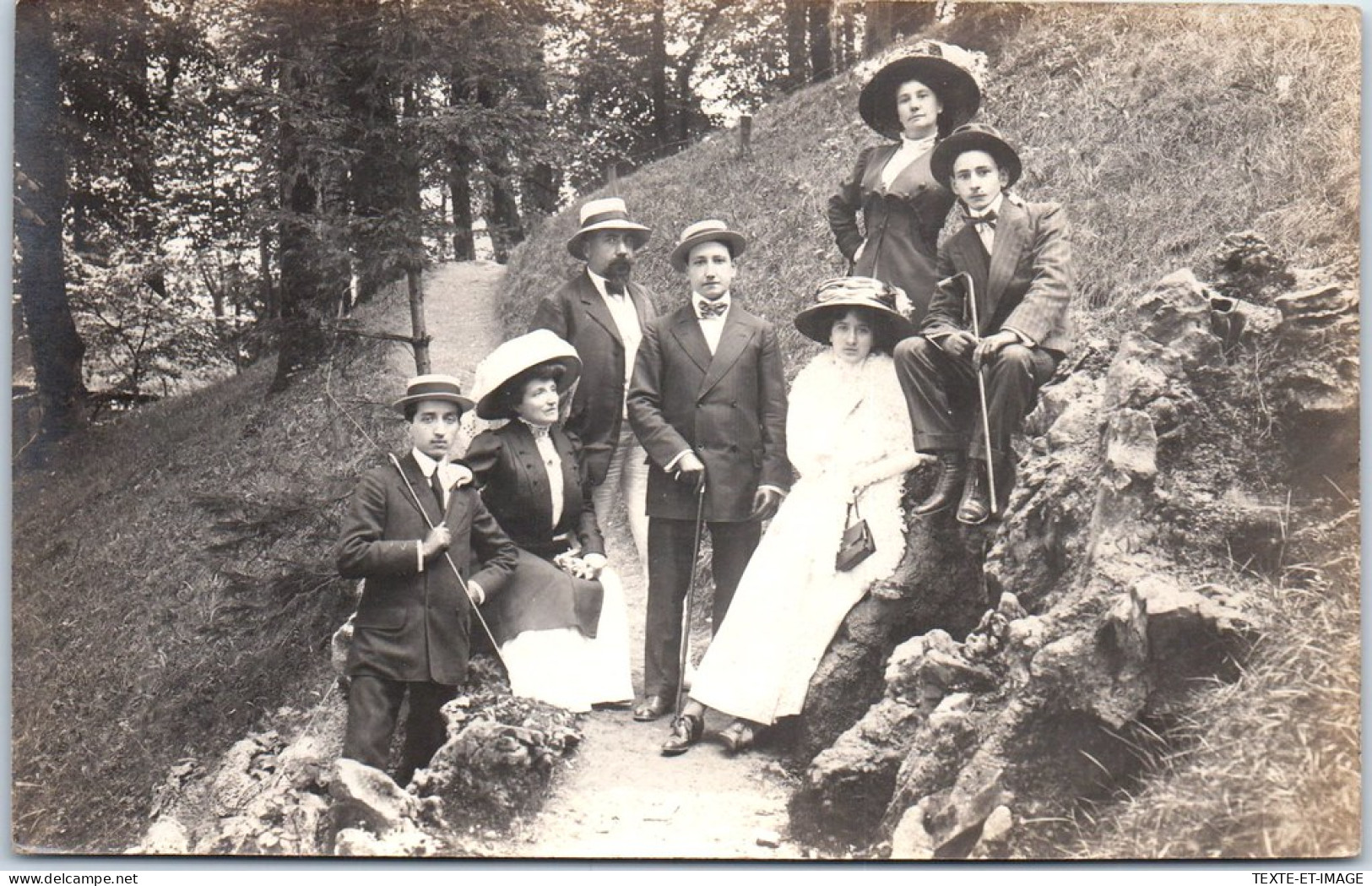 65 BAGNERES DE BIGORRE - CARTE PHOTO - Groupe De Touristes 1909  - Bagneres De Bigorre
