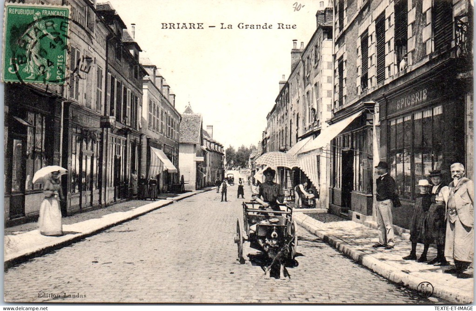 45 BRIARE - La Grande Rue (attelage De Chien - Pli Au Centre) - Briare