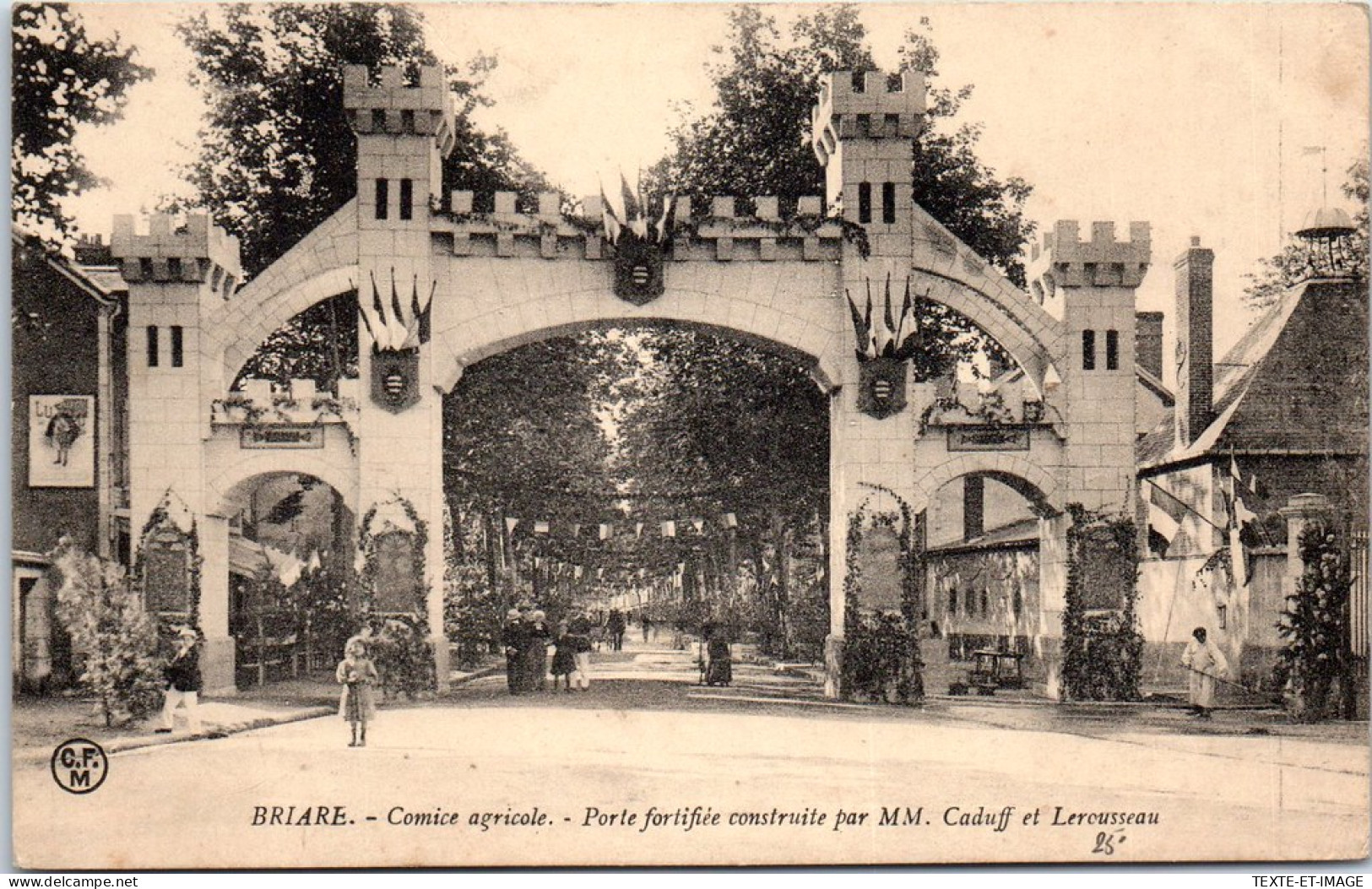 45 BRIARE - Comice Agricole , Porte Fortifiee  - Briare
