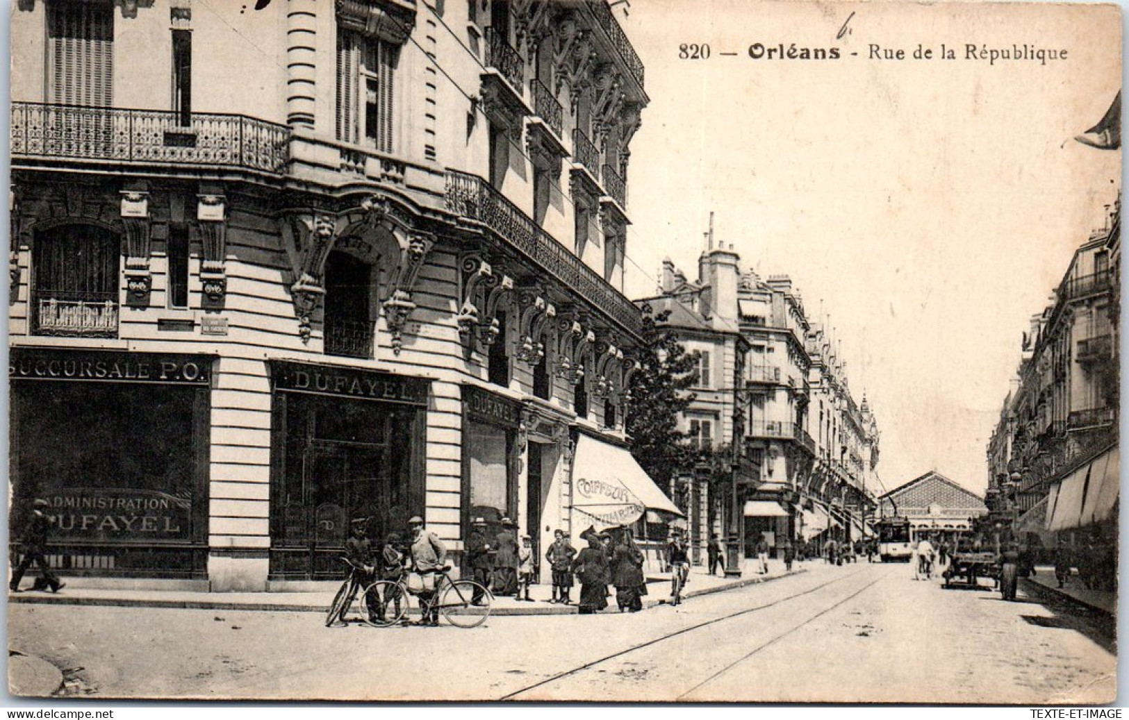 45 -- ORLEANS - La Rue De La Republique En Son Centre  - Orleans