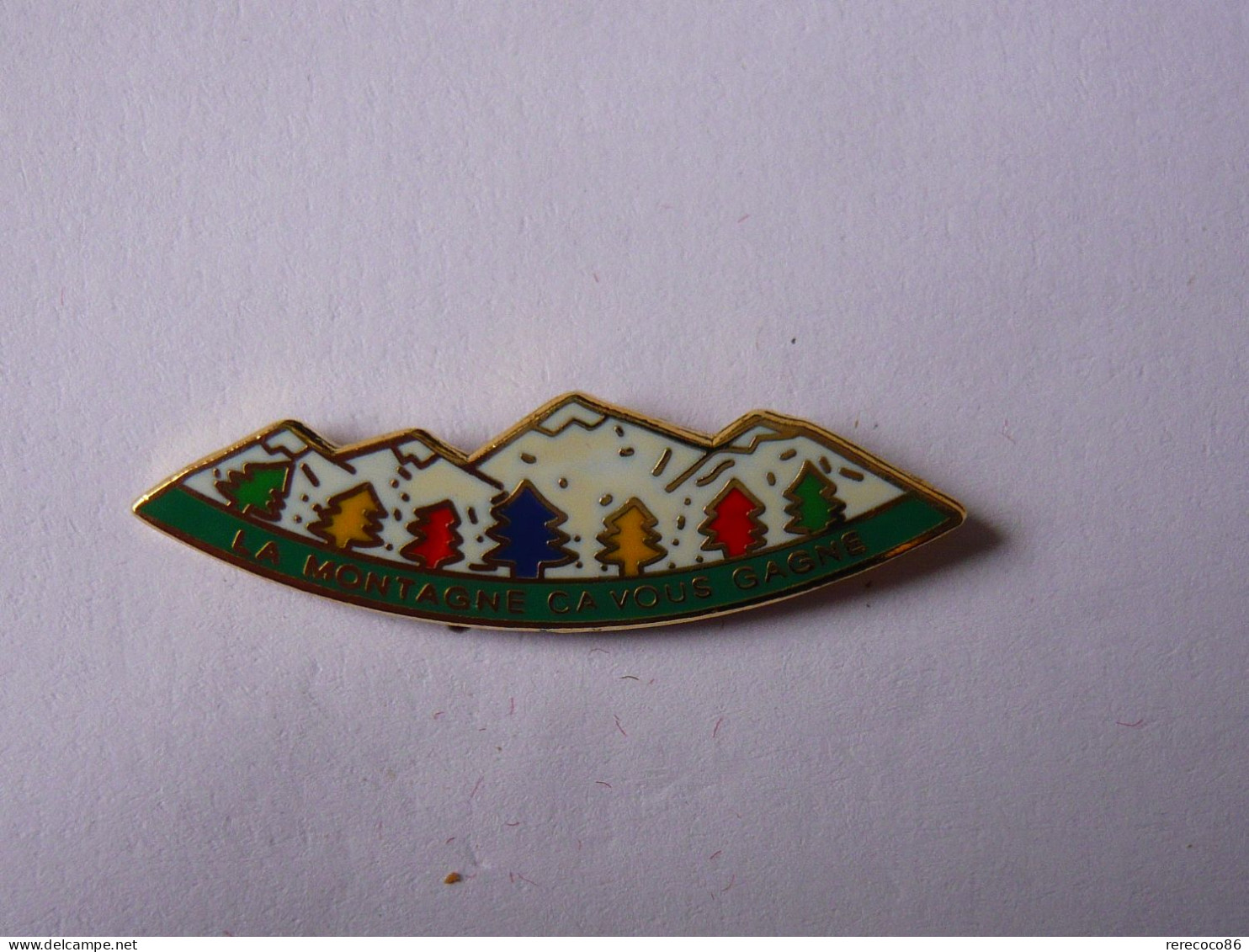 Pins AB LA MONTAGNE CA VOUS GAGNE SLOGAN FRANCE MONTAGNES - Steden