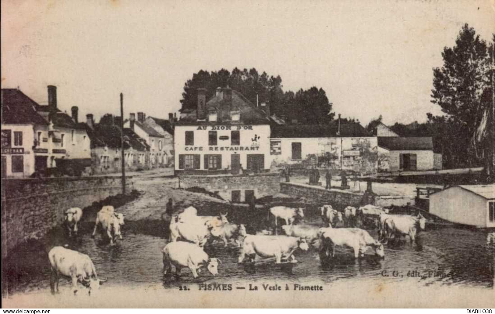 FISMES   ( MARNE )    LOT DE 2 CARTES . LA VESLE A FISMETTE . LES PROMENADES - Fismes