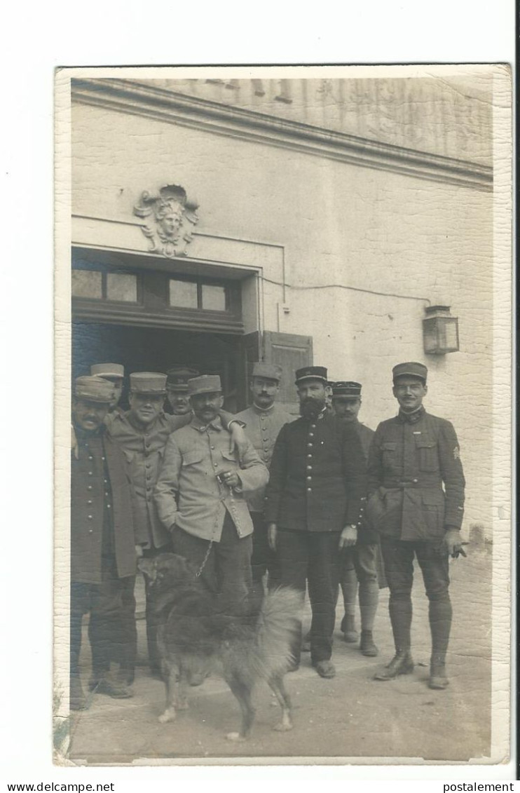 Maroc - LA FRANCE AU MAROC ORIENTAL - Belle Carte Photo Animée Groupe Costume Militaire Prise En 1918 - Uniforme - Régiments